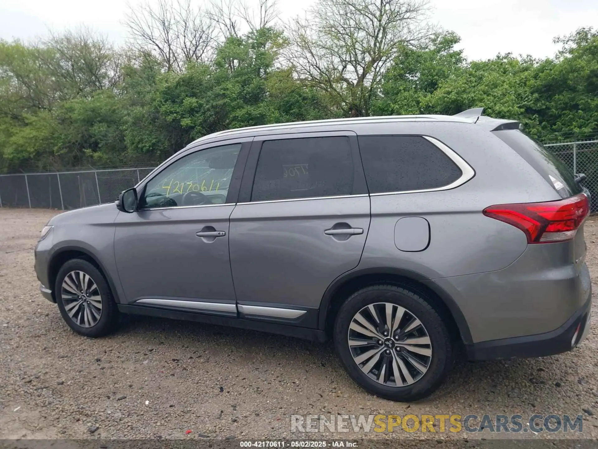 14 Photograph of a damaged car JA4AD3A31LJ001086 MITSUBISHI OUTLANDER 2020