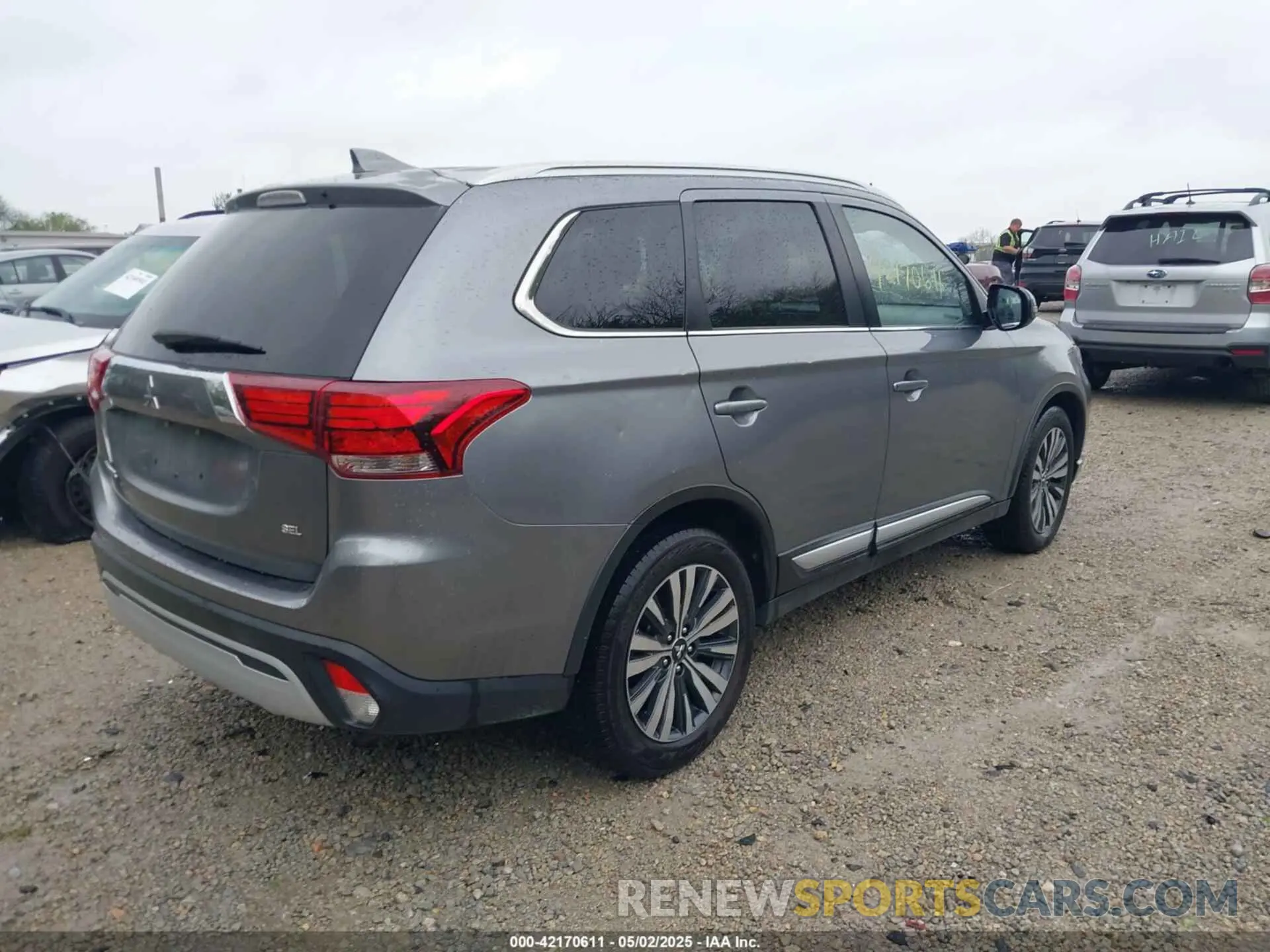 4 Photograph of a damaged car JA4AD3A31LJ001086 MITSUBISHI OUTLANDER 2020
