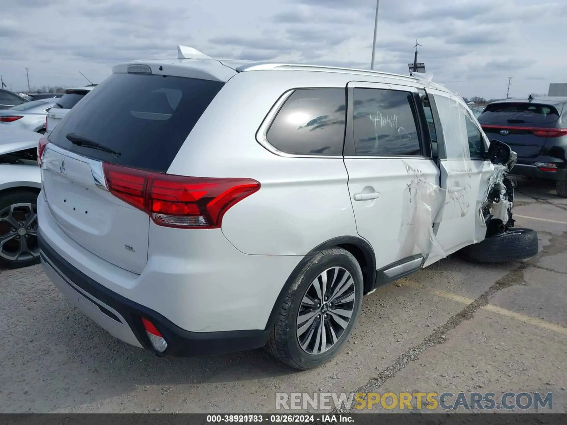 4 Photograph of a damaged car JA4AD3A31LZ021212 MITSUBISHI OUTLANDER 2020