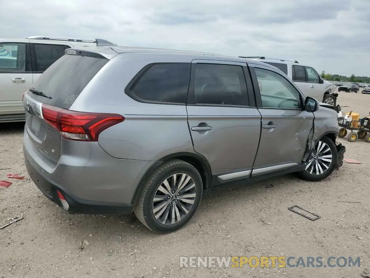 3 Photograph of a damaged car JA4AD3A32LZ013698 MITSUBISHI OUTLANDER 2020