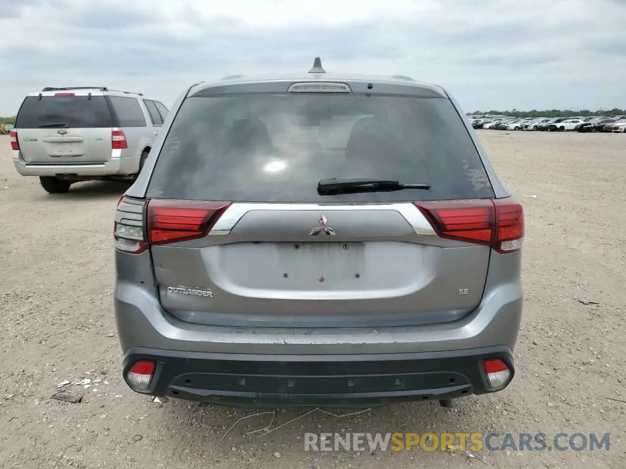 6 Photograph of a damaged car JA4AD3A32LZ013698 MITSUBISHI OUTLANDER 2020