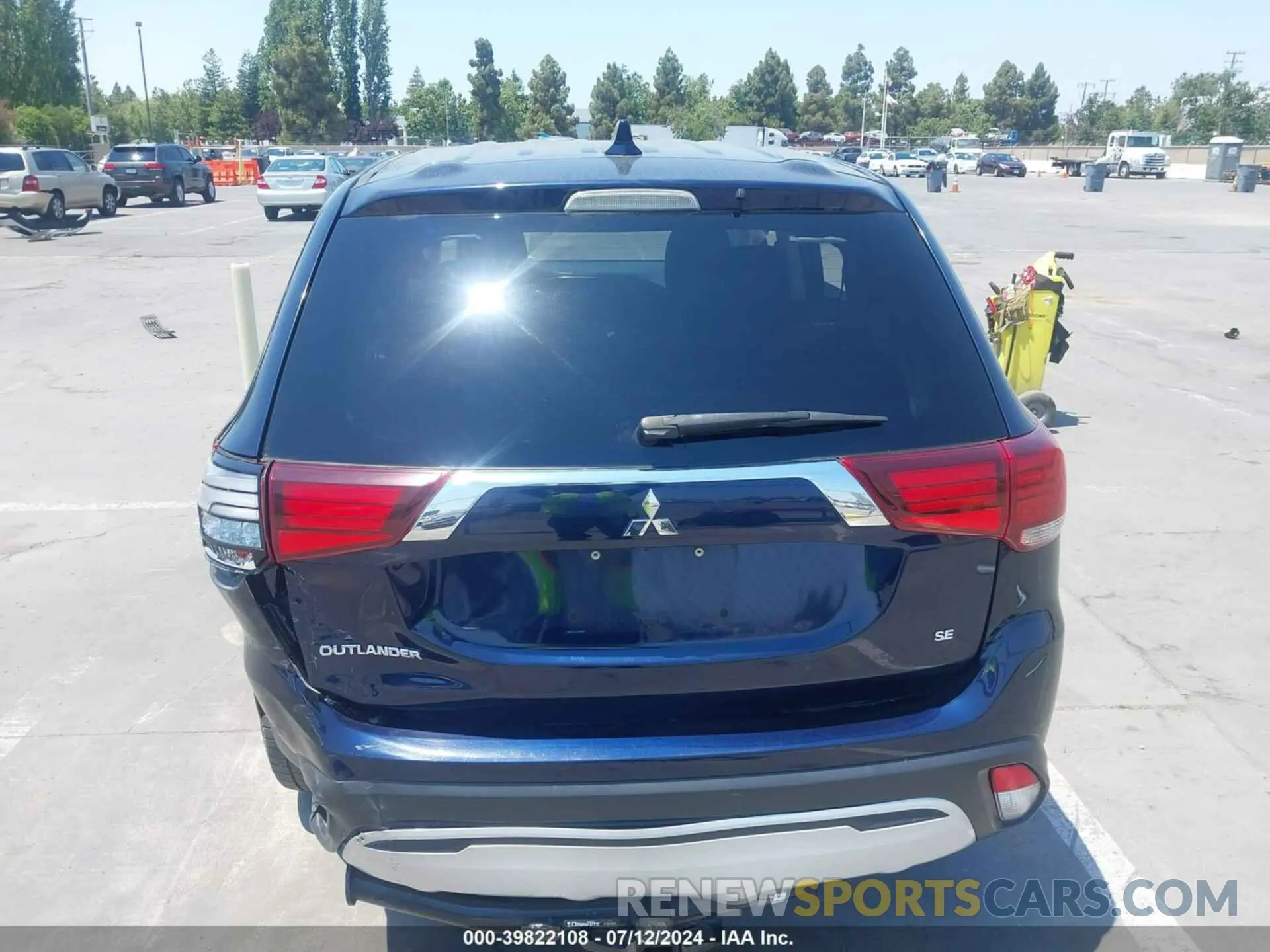 16 Photograph of a damaged car JA4AD3A32LZ017587 MITSUBISHI OUTLANDER 2020