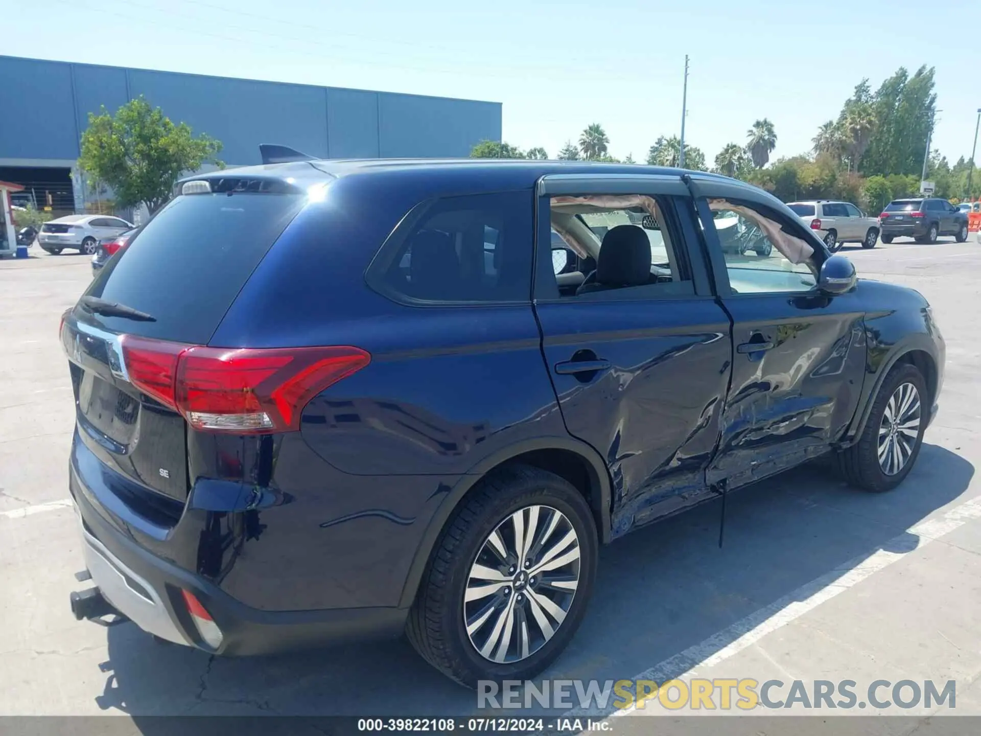 4 Photograph of a damaged car JA4AD3A32LZ017587 MITSUBISHI OUTLANDER 2020