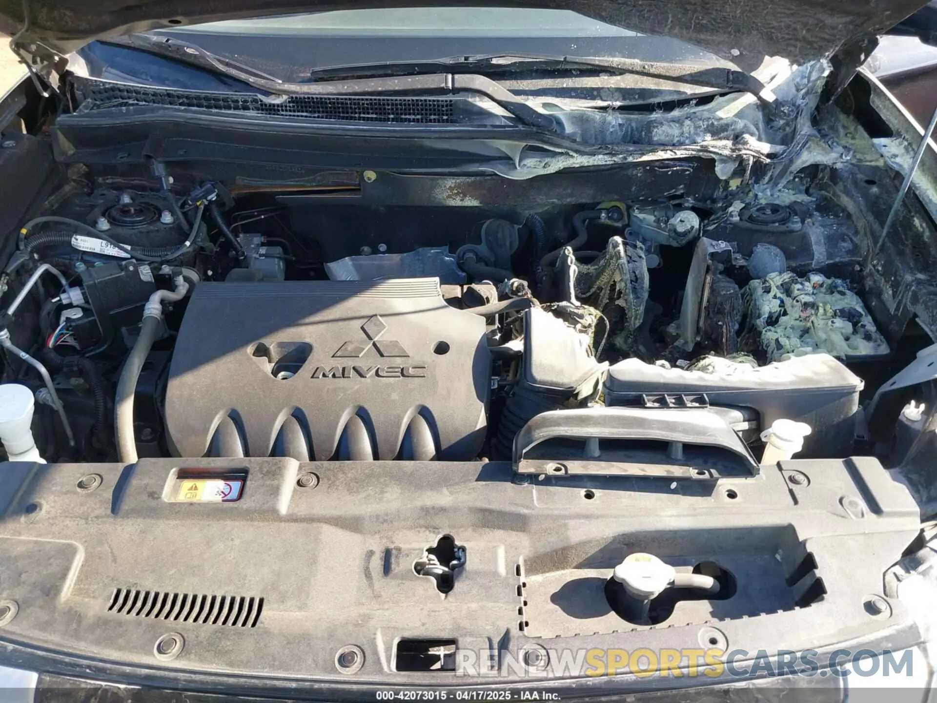 10 Photograph of a damaged car JA4AD3A32LZ023826 MITSUBISHI OUTLANDER 2020