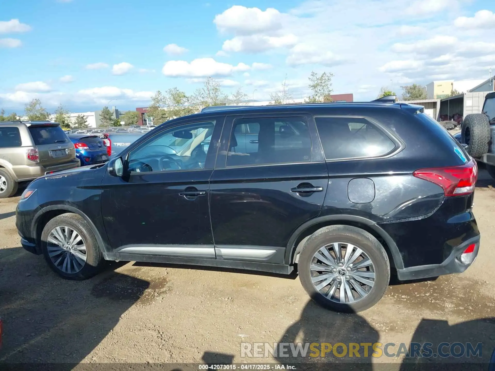 14 Photograph of a damaged car JA4AD3A32LZ023826 MITSUBISHI OUTLANDER 2020