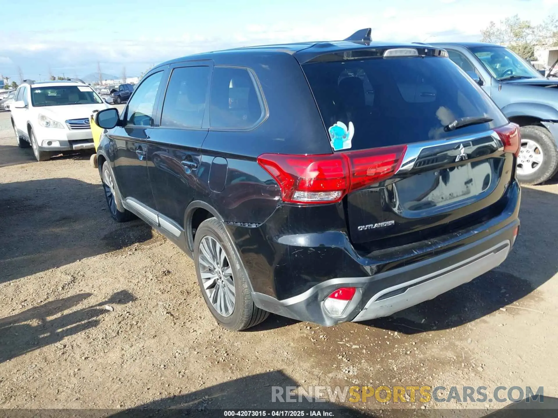 3 Photograph of a damaged car JA4AD3A32LZ023826 MITSUBISHI OUTLANDER 2020