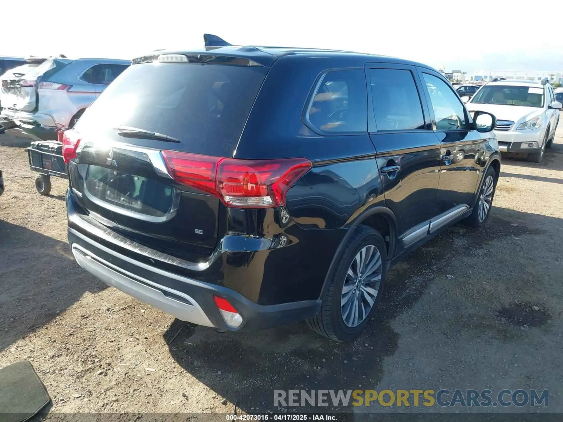 4 Photograph of a damaged car JA4AD3A32LZ023826 MITSUBISHI OUTLANDER 2020