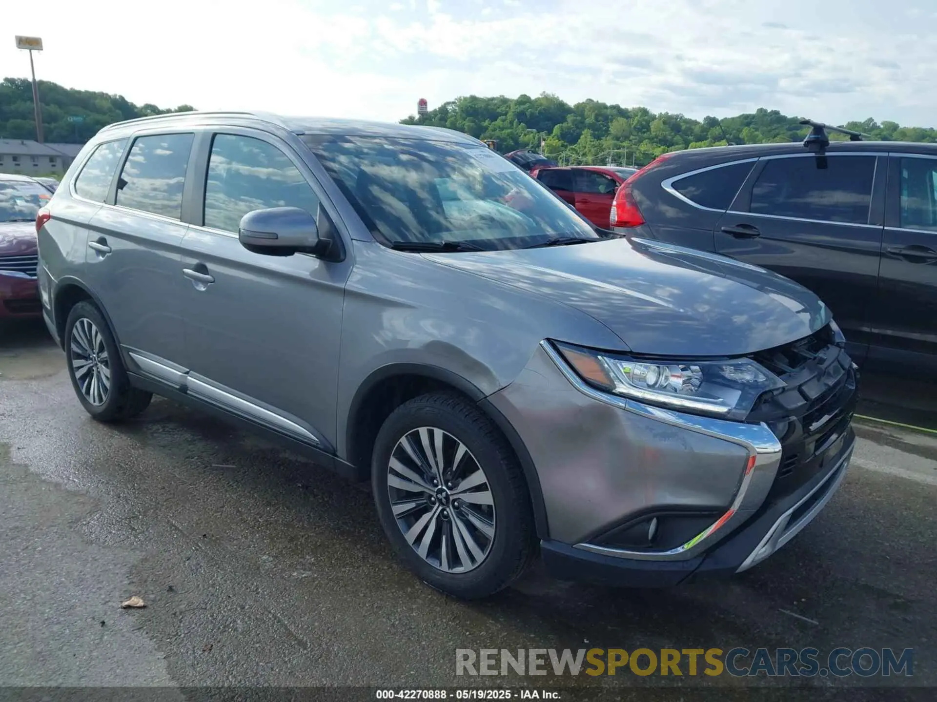 1 Photograph of a damaged car JA4AD3A33LJ001719 MITSUBISHI OUTLANDER 2020