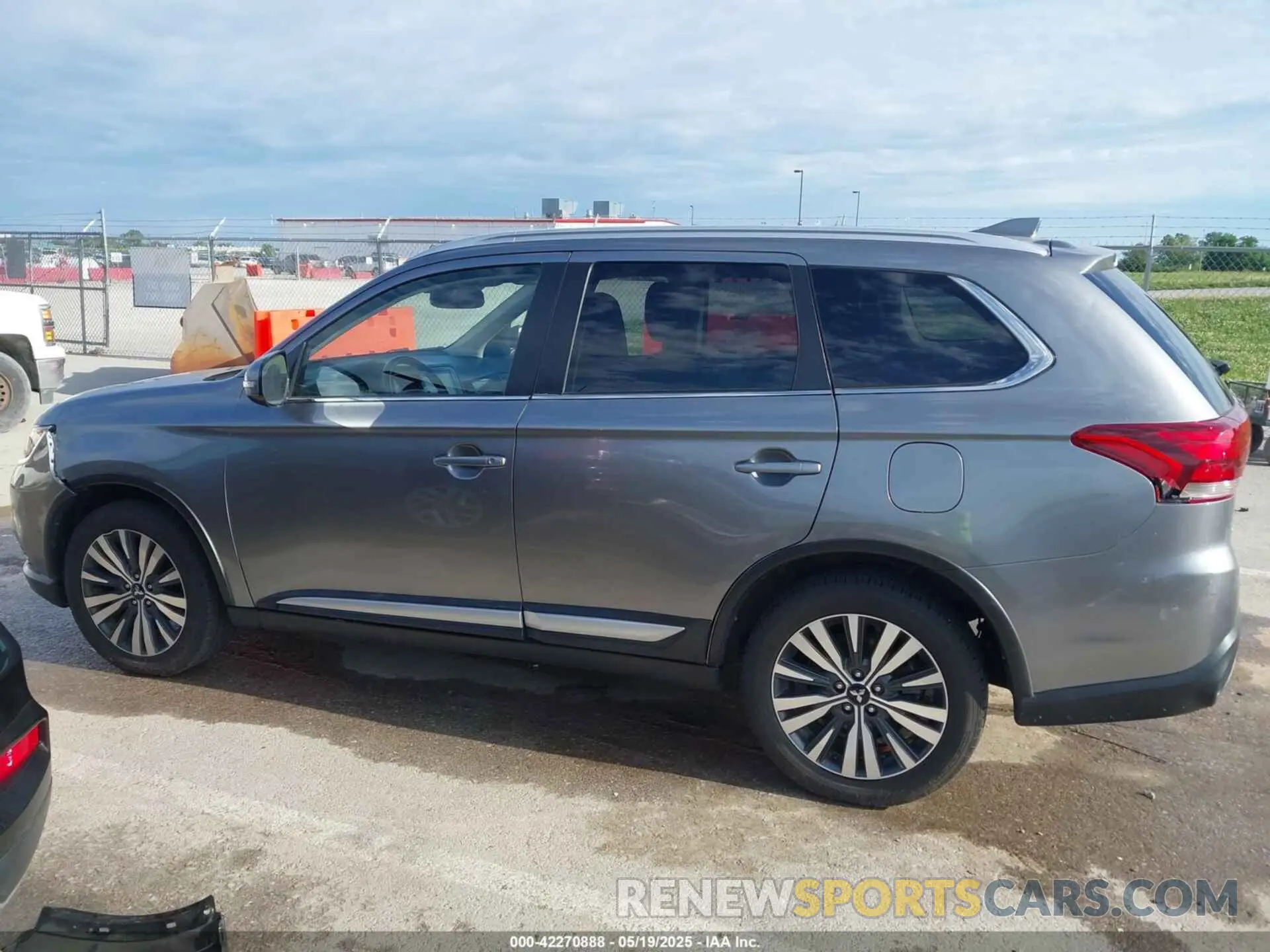14 Photograph of a damaged car JA4AD3A33LJ001719 MITSUBISHI OUTLANDER 2020