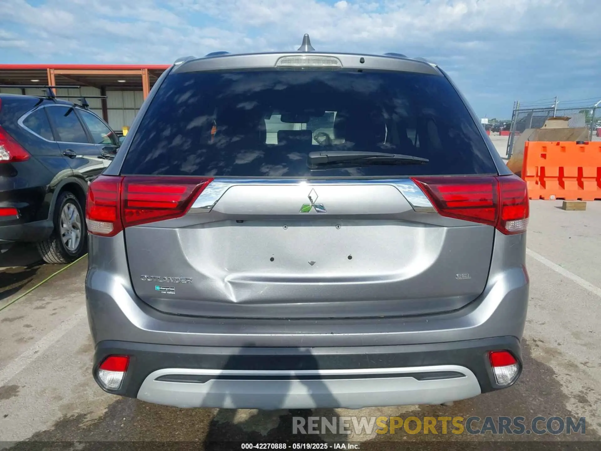 16 Photograph of a damaged car JA4AD3A33LJ001719 MITSUBISHI OUTLANDER 2020