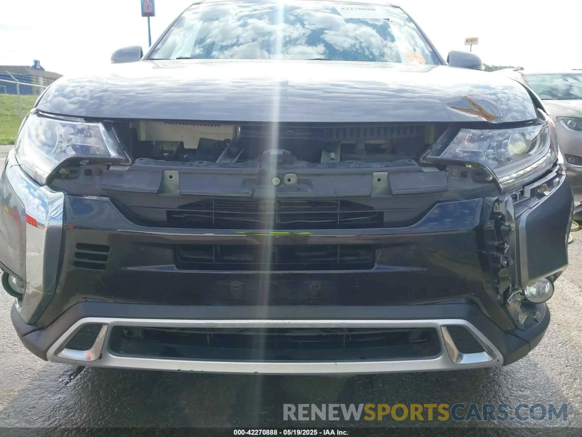 6 Photograph of a damaged car JA4AD3A33LJ001719 MITSUBISHI OUTLANDER 2020