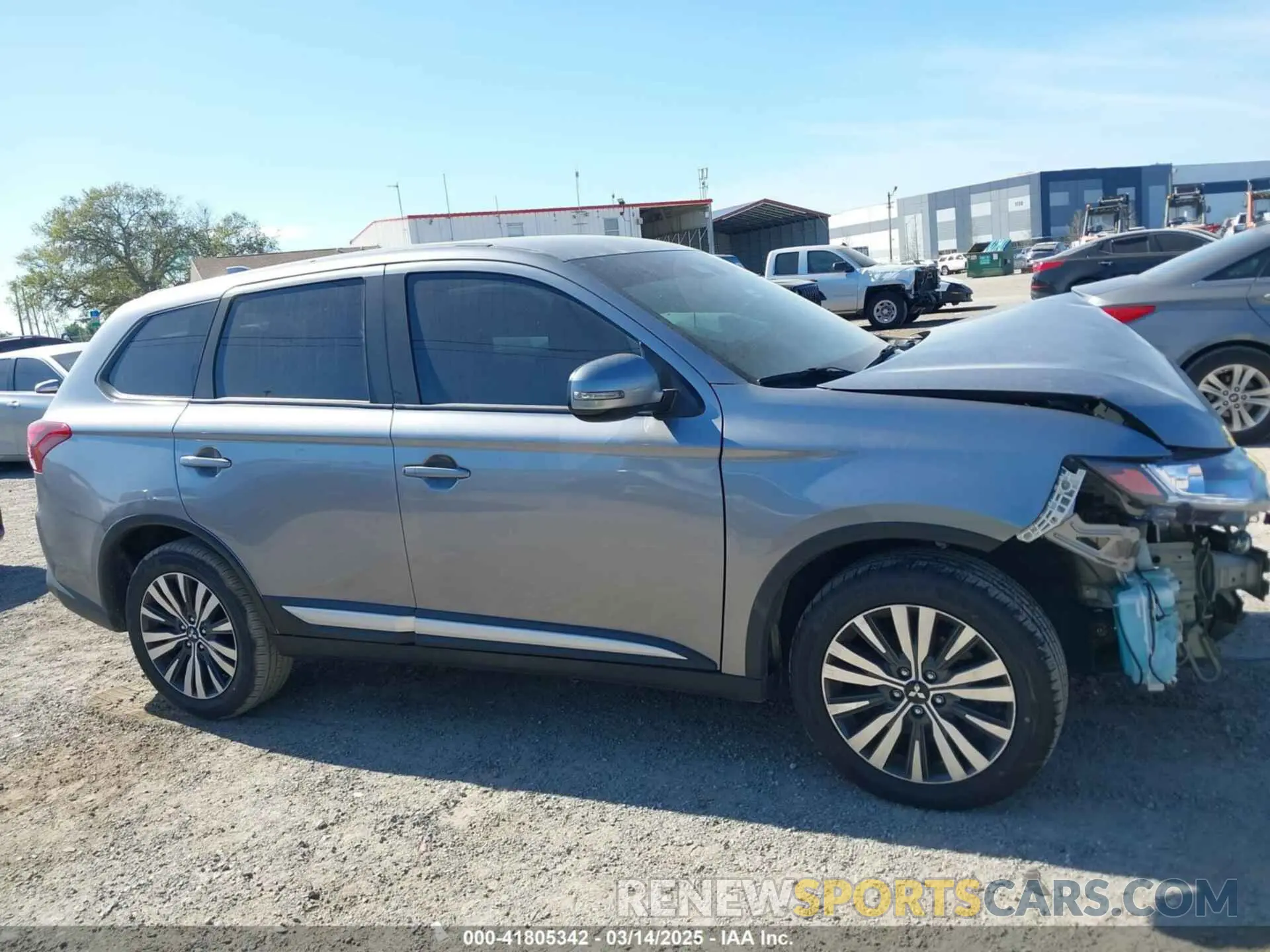 14 Photograph of a damaged car JA4AD3A33LZ025410 MITSUBISHI OUTLANDER 2020