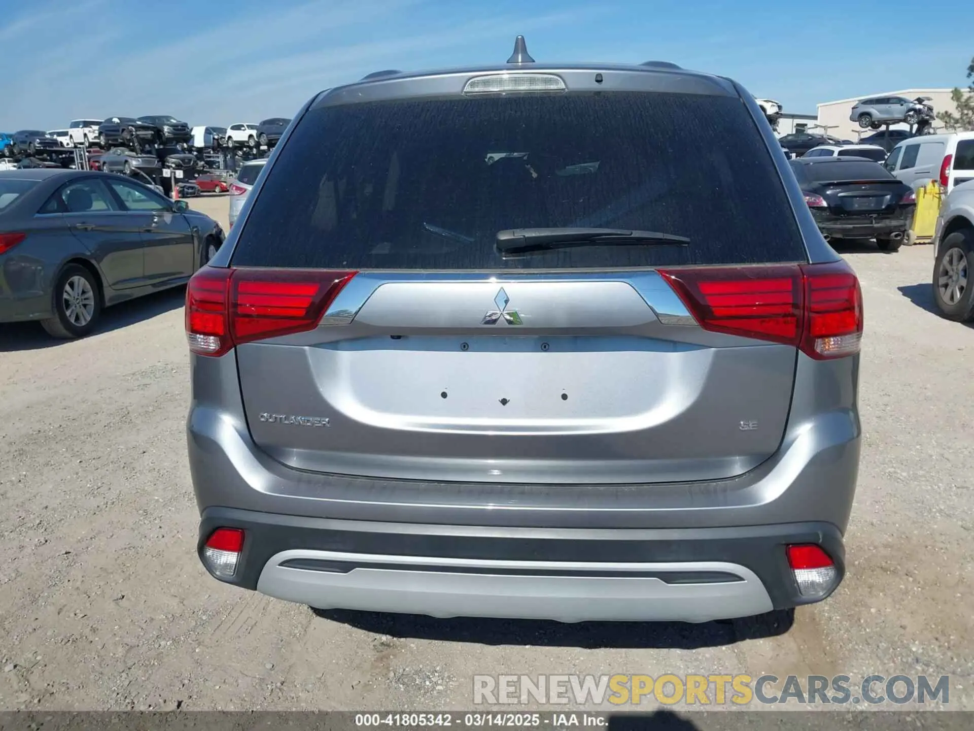 17 Photograph of a damaged car JA4AD3A33LZ025410 MITSUBISHI OUTLANDER 2020