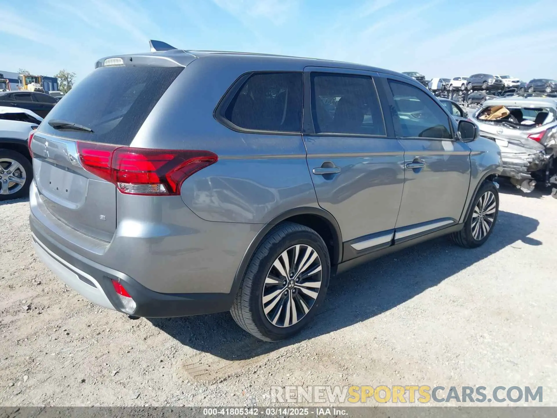4 Photograph of a damaged car JA4AD3A33LZ025410 MITSUBISHI OUTLANDER 2020