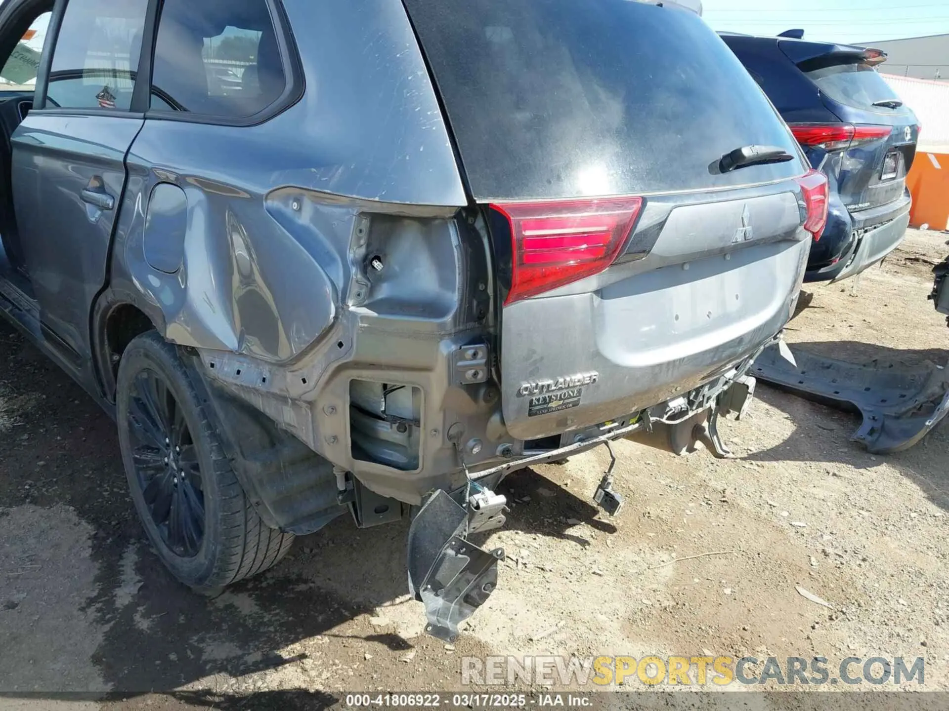 6 Photograph of a damaged car JA4AD3A34LZ036626 MITSUBISHI OUTLANDER 2020