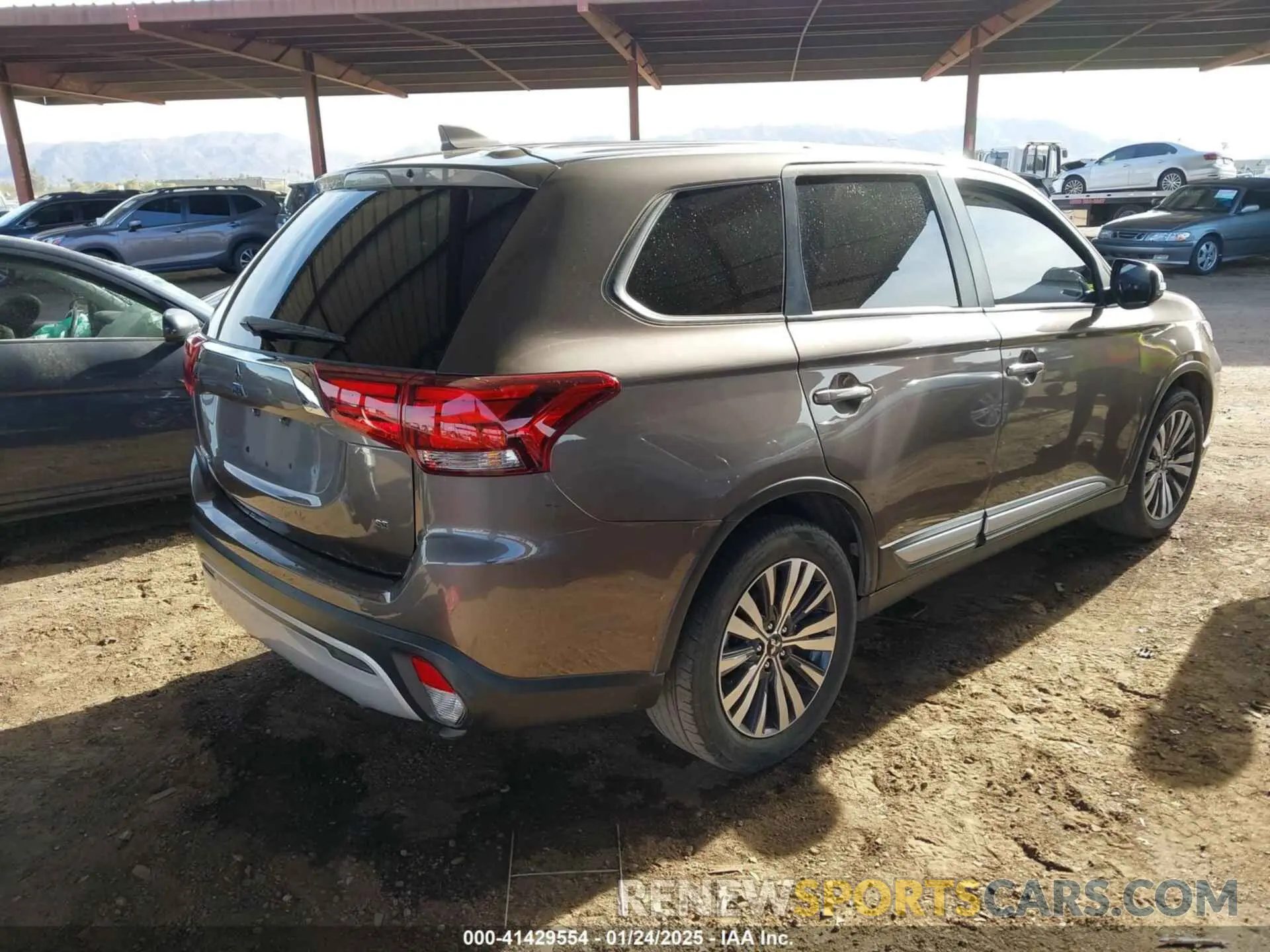 4 Photograph of a damaged car JA4AD3A34LZ046556 MITSUBISHI OUTLANDER 2020