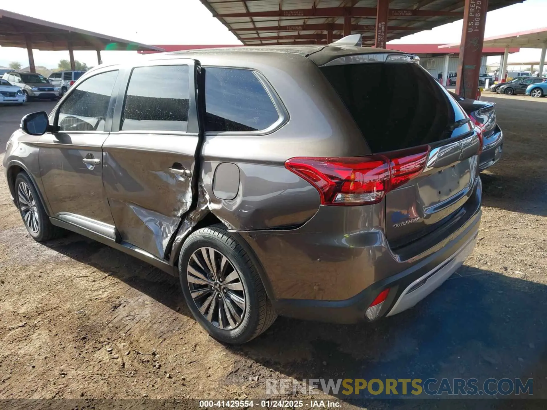 6 Photograph of a damaged car JA4AD3A34LZ046556 MITSUBISHI OUTLANDER 2020