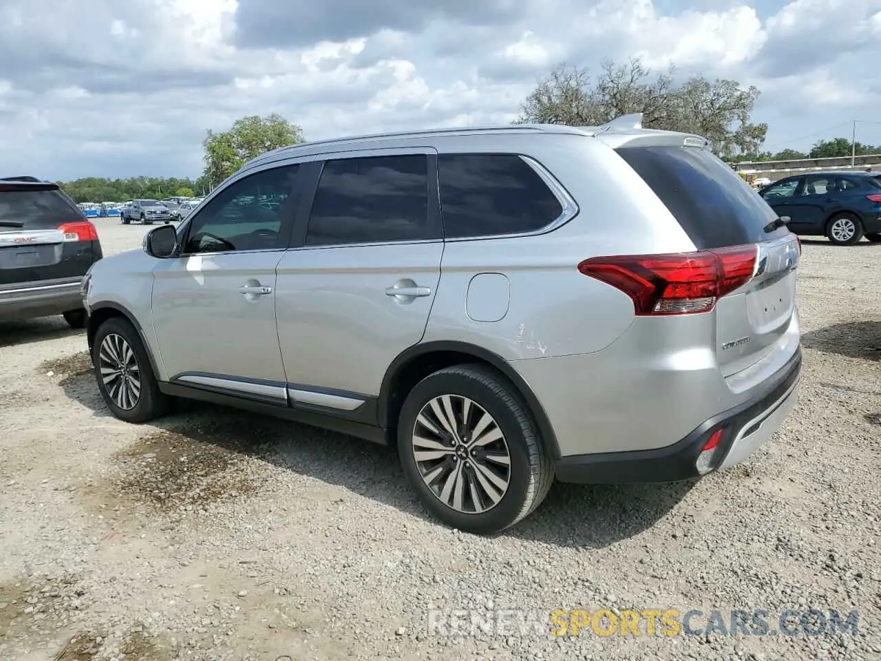 2 Photograph of a damaged car JA4AD3A35LJ001284 MITSUBISHI OUTLANDER 2020