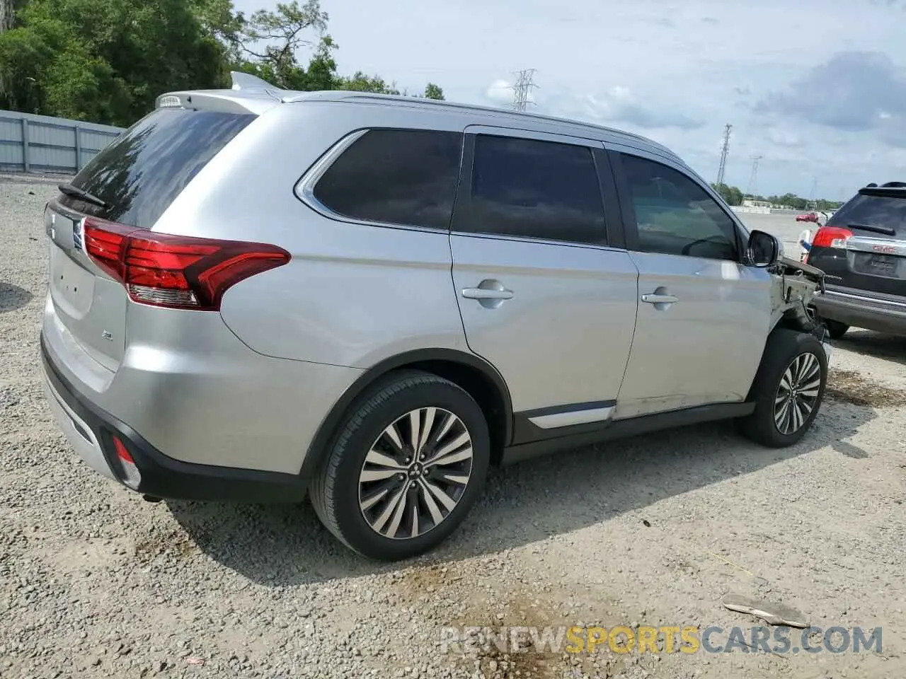 3 Photograph of a damaged car JA4AD3A35LJ001284 MITSUBISHI OUTLANDER 2020