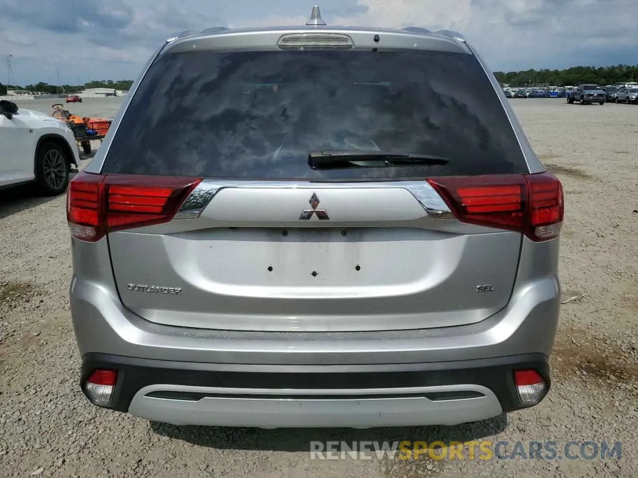 6 Photograph of a damaged car JA4AD3A35LJ001284 MITSUBISHI OUTLANDER 2020