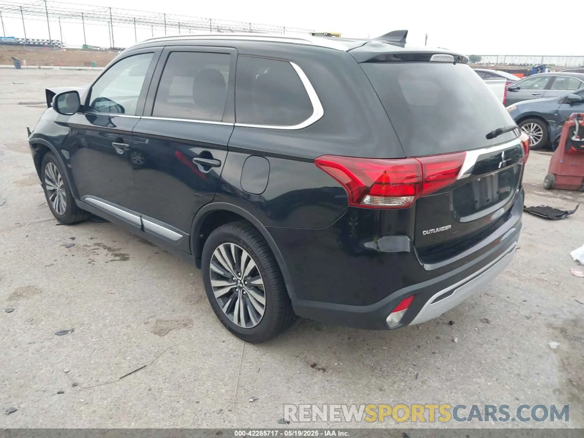 3 Photograph of a damaged car JA4AD3A36LZ046736 MITSUBISHI OUTLANDER 2020