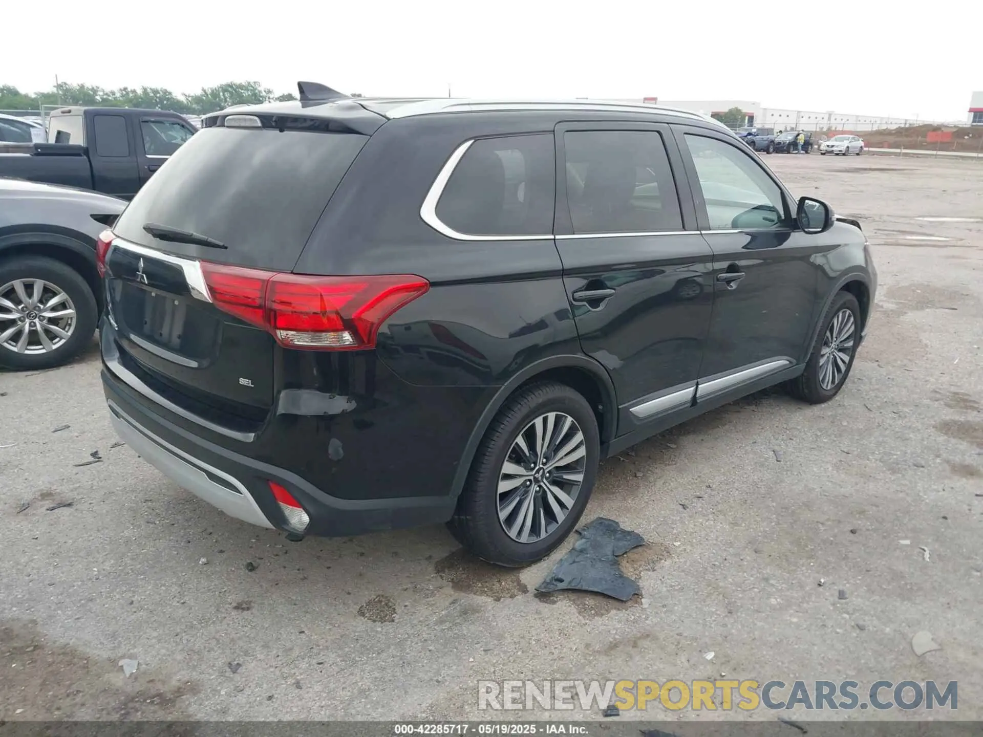 4 Photograph of a damaged car JA4AD3A36LZ046736 MITSUBISHI OUTLANDER 2020