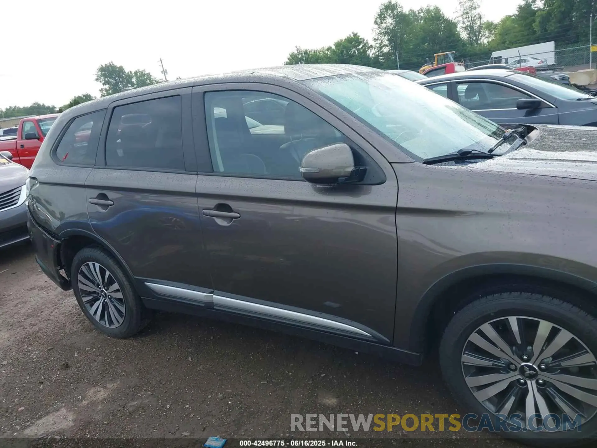 14 Photograph of a damaged car JA4AD3A37LZ004298 MITSUBISHI OUTLANDER 2020