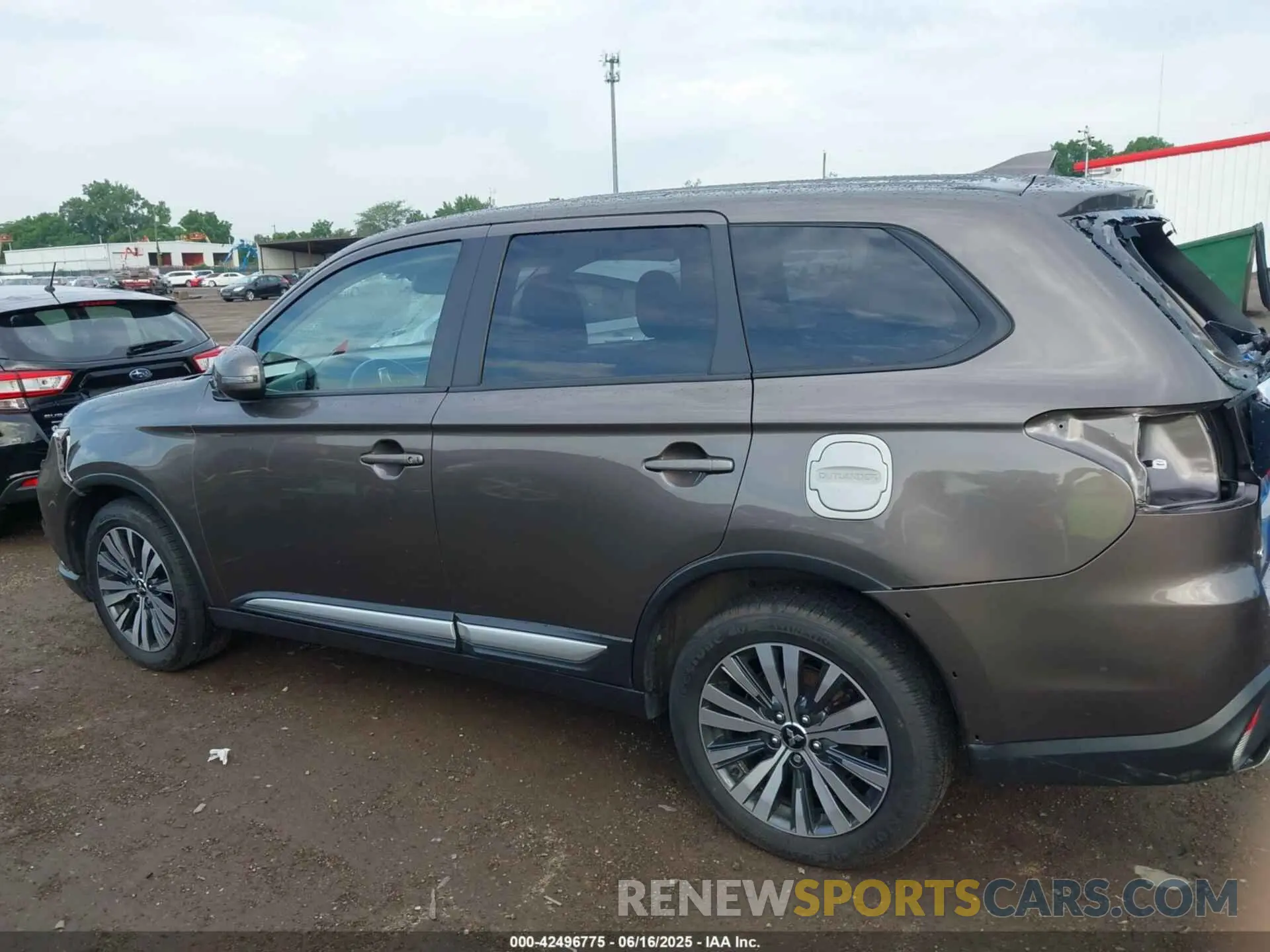 15 Photograph of a damaged car JA4AD3A37LZ004298 MITSUBISHI OUTLANDER 2020