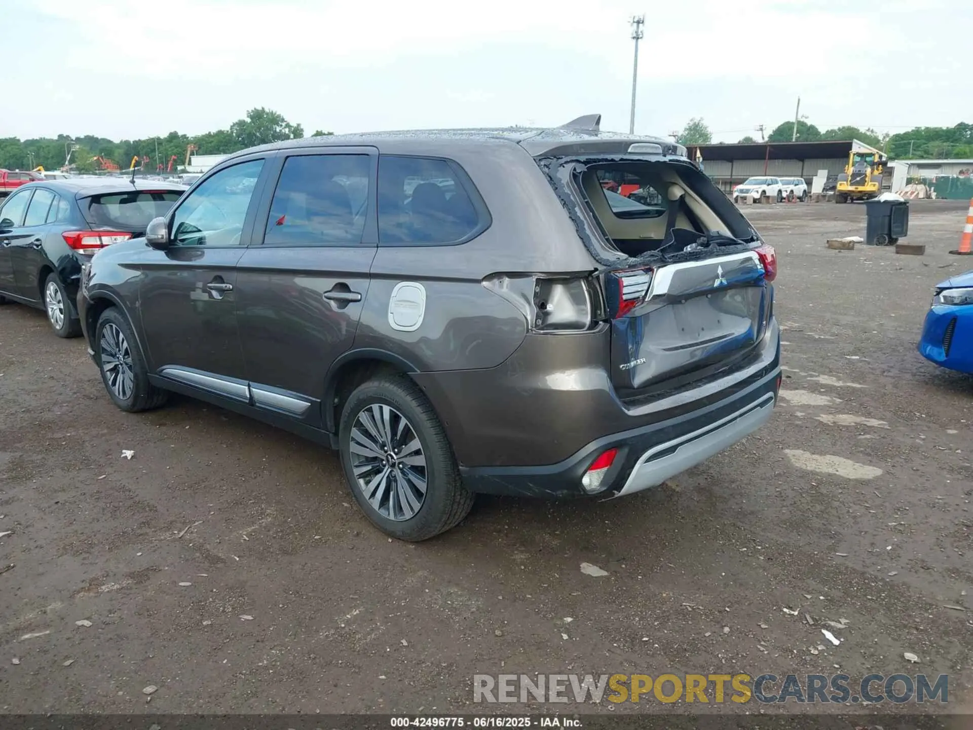 3 Photograph of a damaged car JA4AD3A37LZ004298 MITSUBISHI OUTLANDER 2020