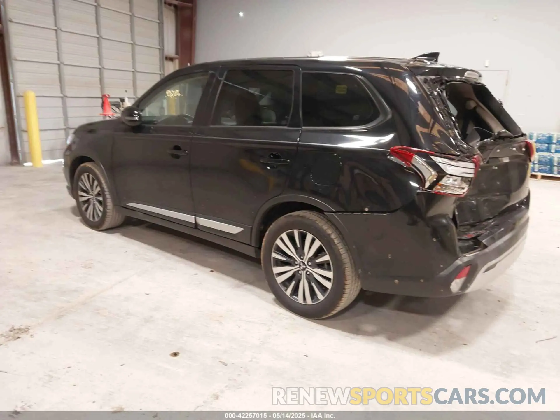 3 Photograph of a damaged car JA4AD3A37LZ024101 MITSUBISHI OUTLANDER 2020