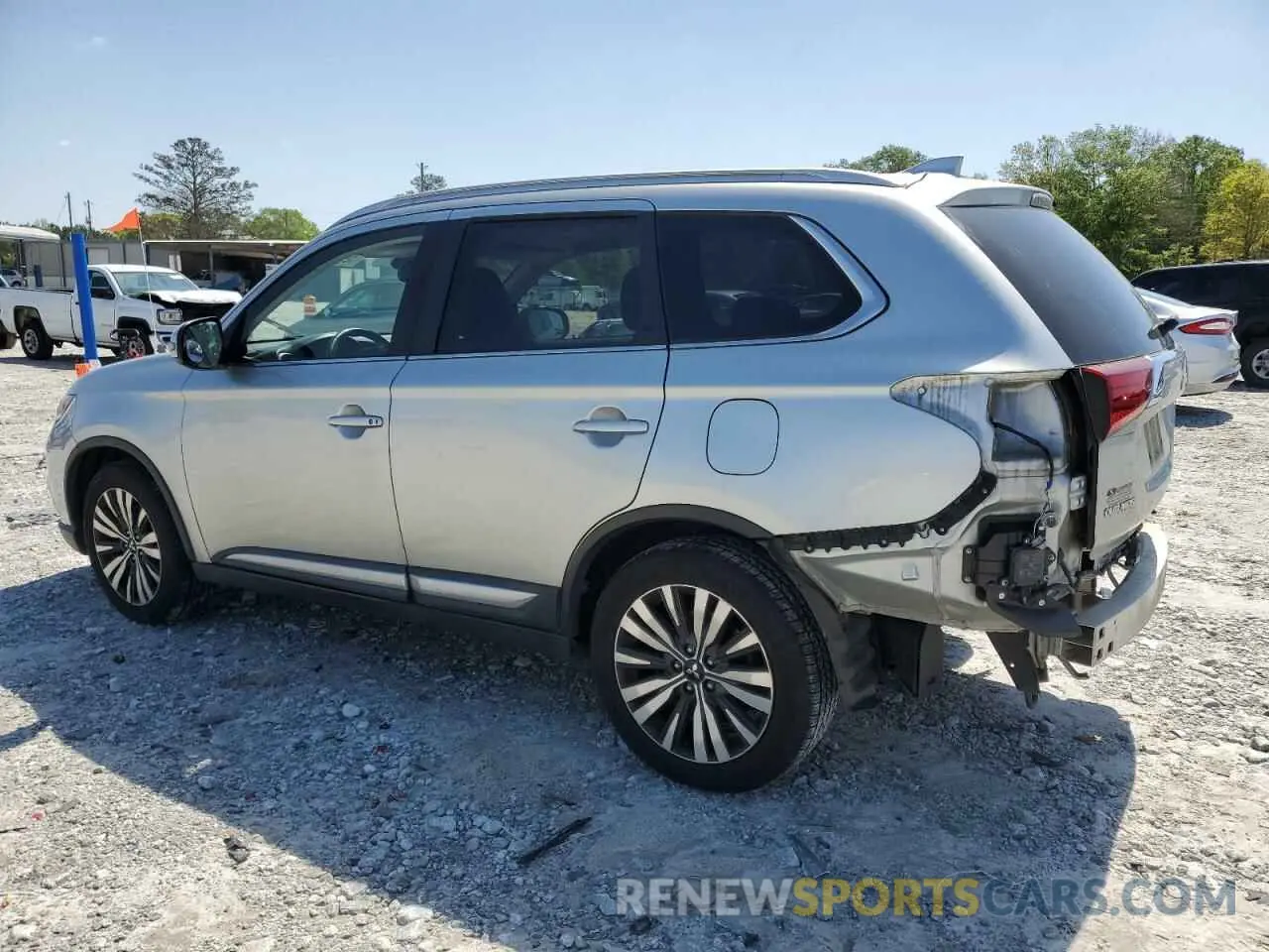 2 Photograph of a damaged car JA4AD3A37LZ032294 MITSUBISHI OUTLANDER 2020
