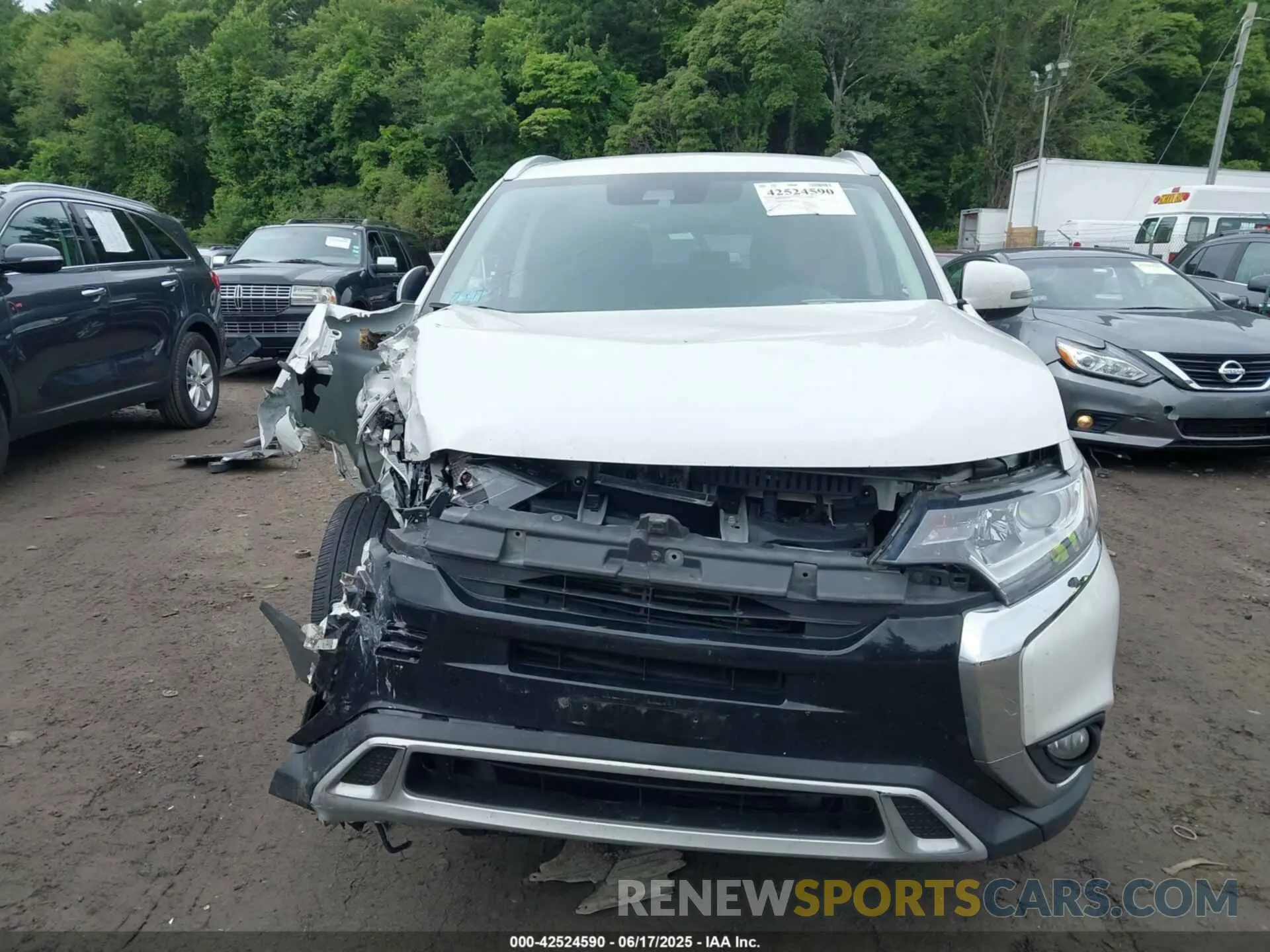 13 Photograph of a damaged car JA4AD3A37LZ040489 MITSUBISHI OUTLANDER 2020