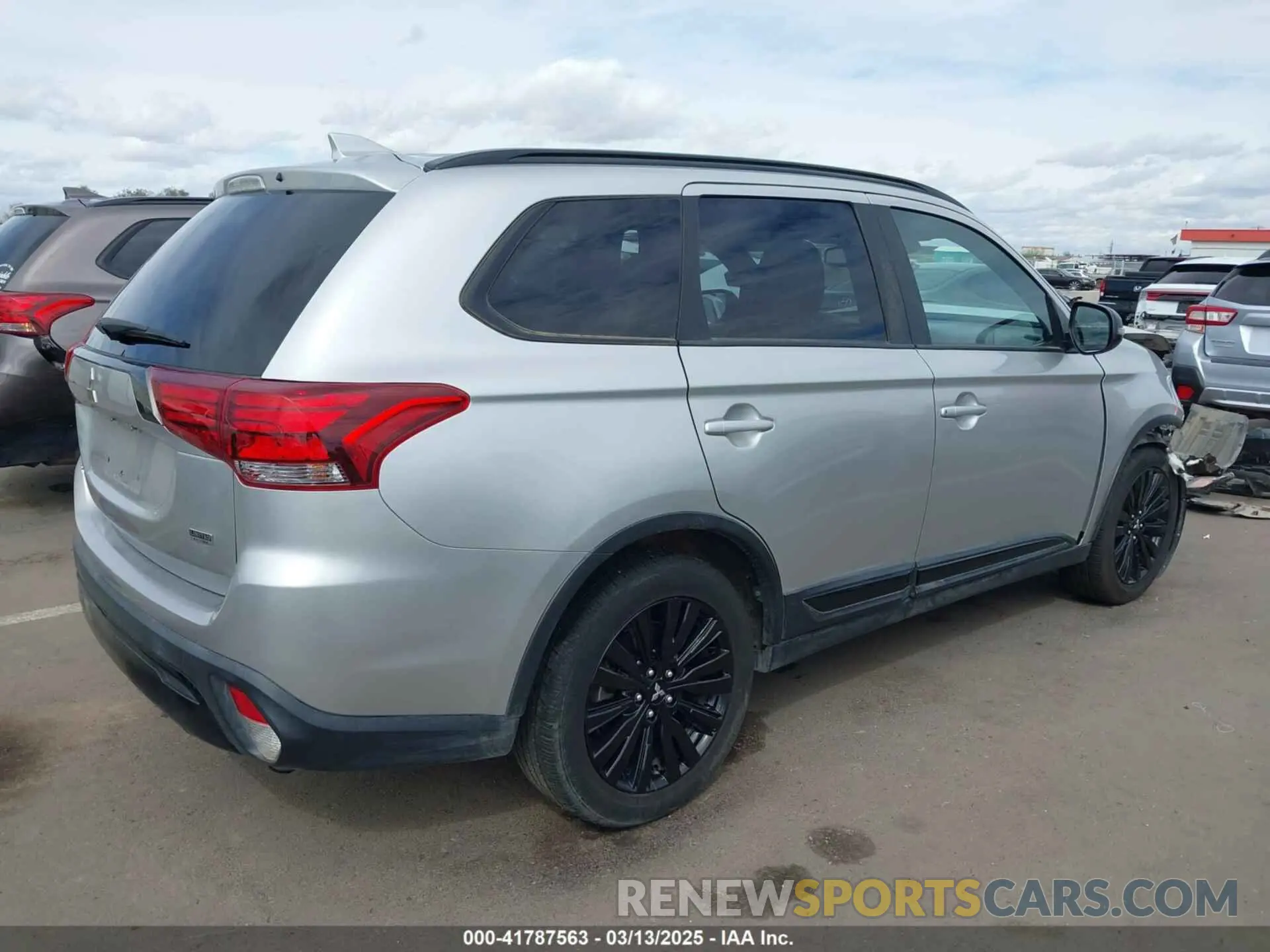 4 Photograph of a damaged car JA4AD3A39LZ035147 MITSUBISHI OUTLANDER 2020