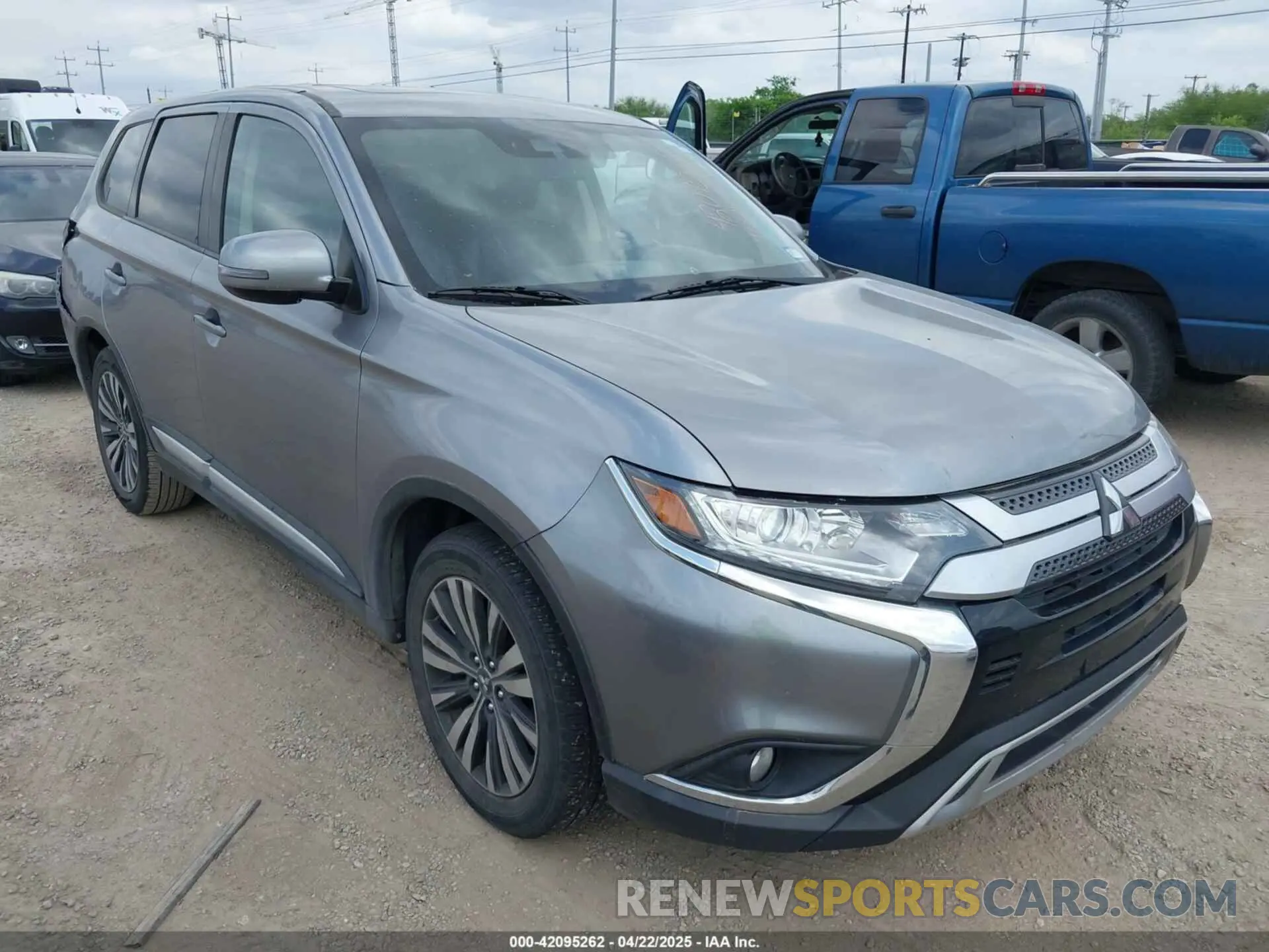 1 Photograph of a damaged car JA4AD3A3XLZ005333 MITSUBISHI OUTLANDER 2020