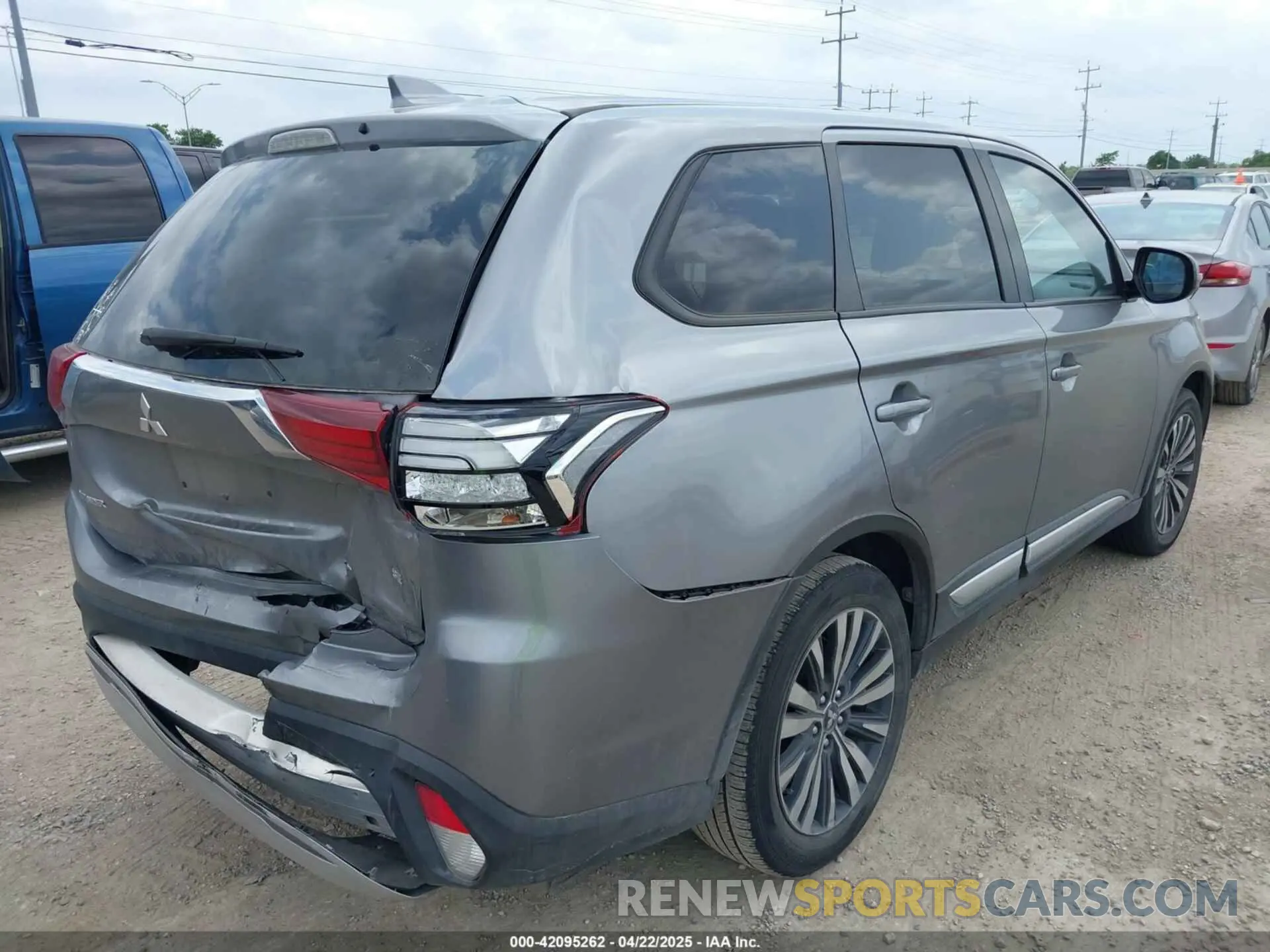 4 Photograph of a damaged car JA4AD3A3XLZ005333 MITSUBISHI OUTLANDER 2020