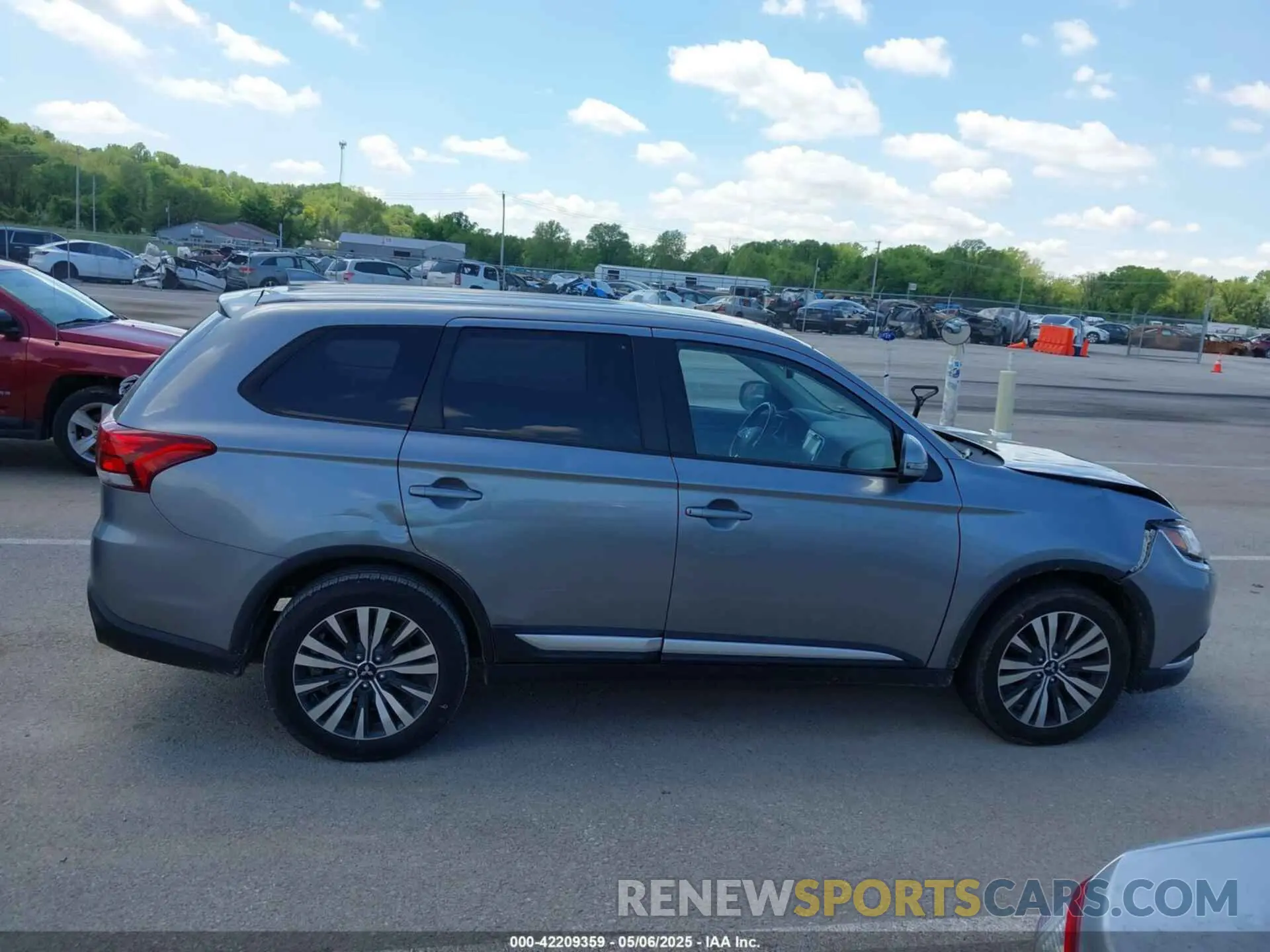 13 Photograph of a damaged car JA4AD3A3XLZ006238 MITSUBISHI OUTLANDER 2020