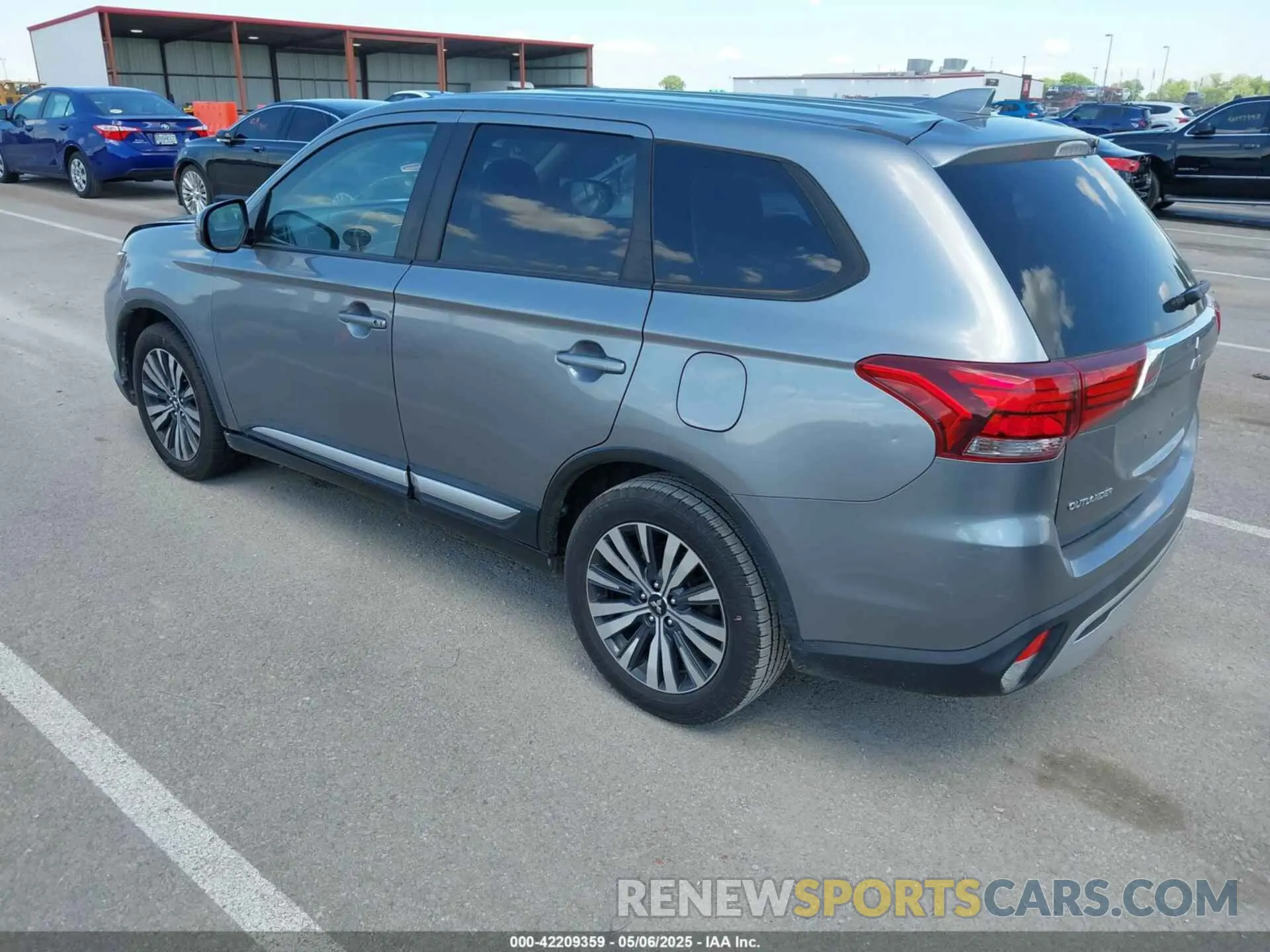 3 Photograph of a damaged car JA4AD3A3XLZ006238 MITSUBISHI OUTLANDER 2020
