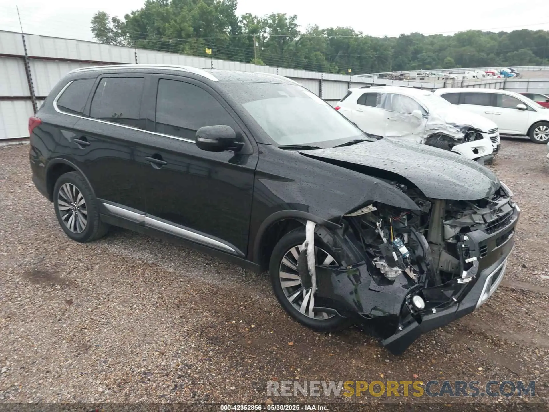 1 Photograph of a damaged car JA4AD3A3XLZ030748 MITSUBISHI OUTLANDER 2020