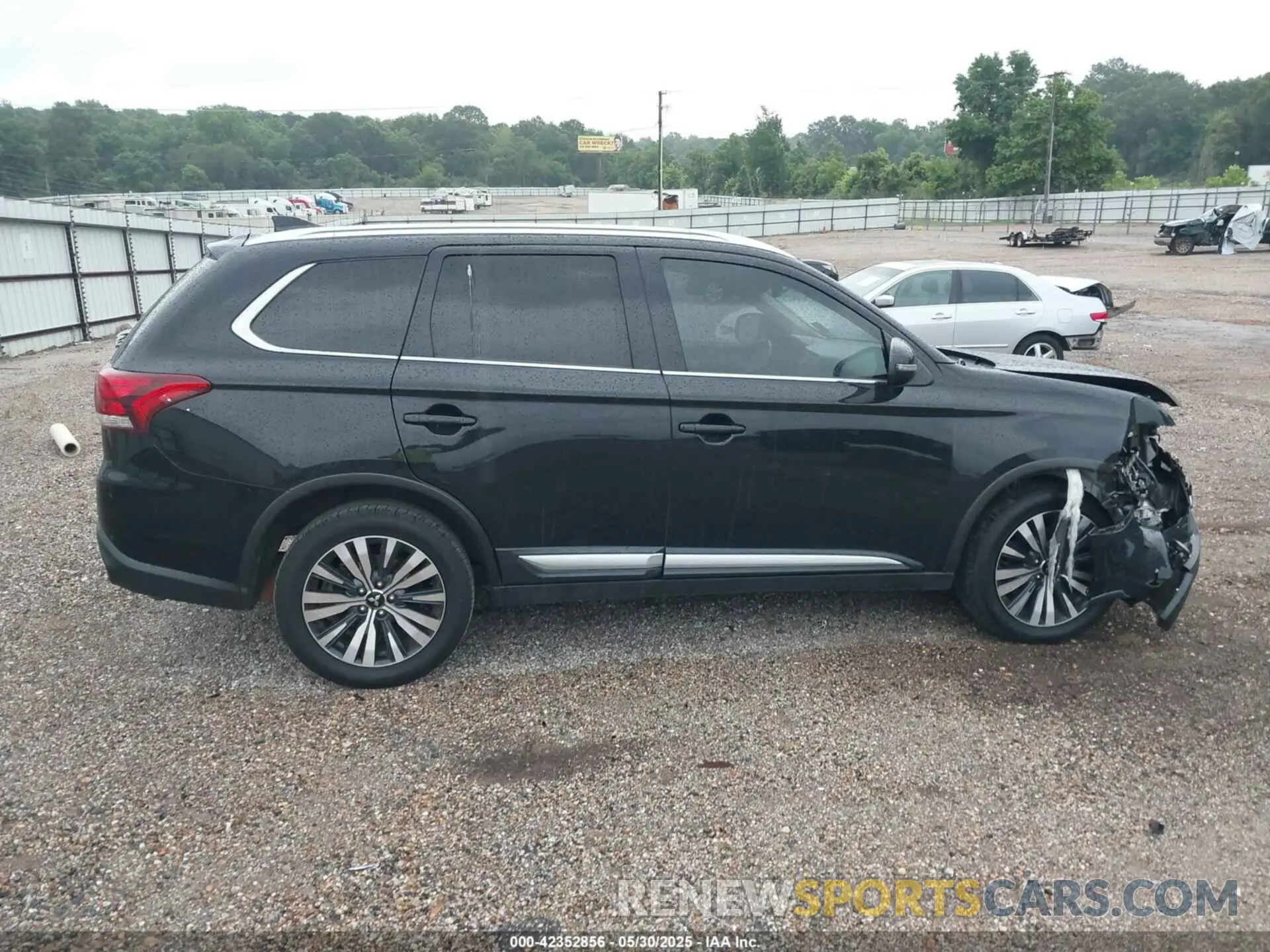 14 Photograph of a damaged car JA4AD3A3XLZ030748 MITSUBISHI OUTLANDER 2020