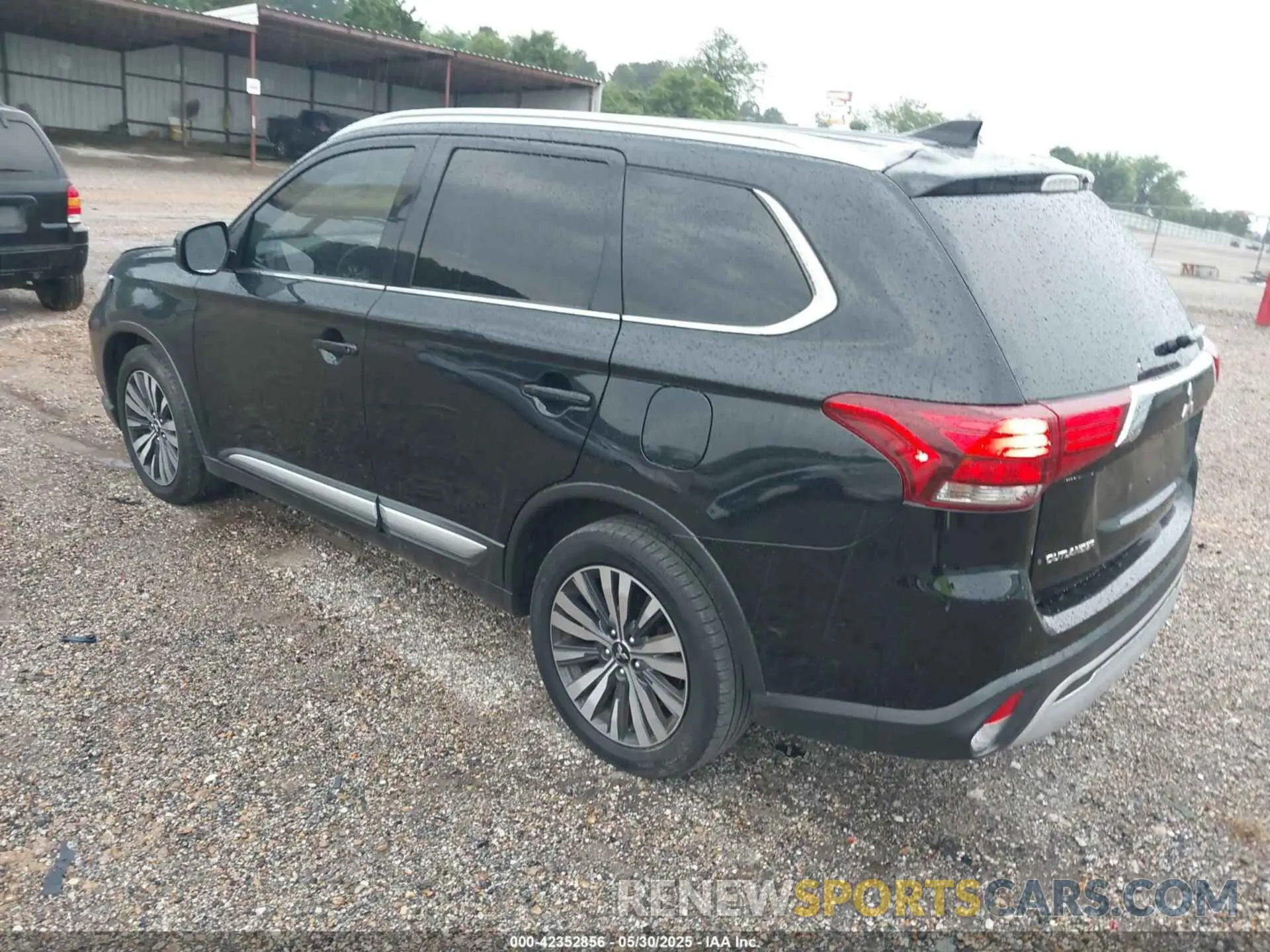 3 Photograph of a damaged car JA4AD3A3XLZ030748 MITSUBISHI OUTLANDER 2020