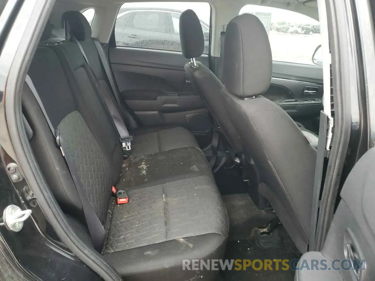 11 Photograph of a damaged car JA4AP3AU2LU008918 MITSUBISHI OUTLANDER 2020