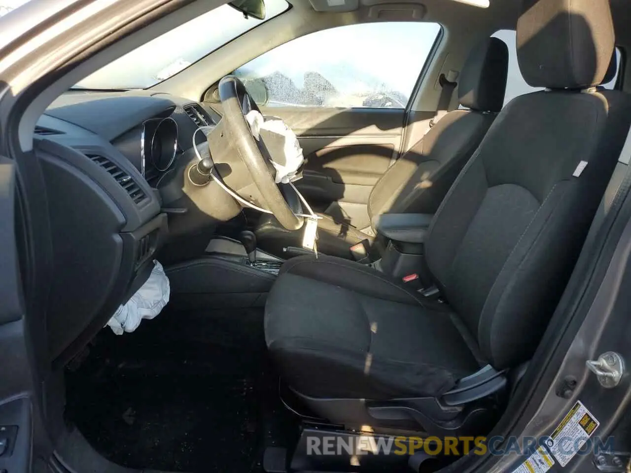 7 Photograph of a damaged car JA4AP3AU2LU017635 MITSUBISHI OUTLANDER 2020