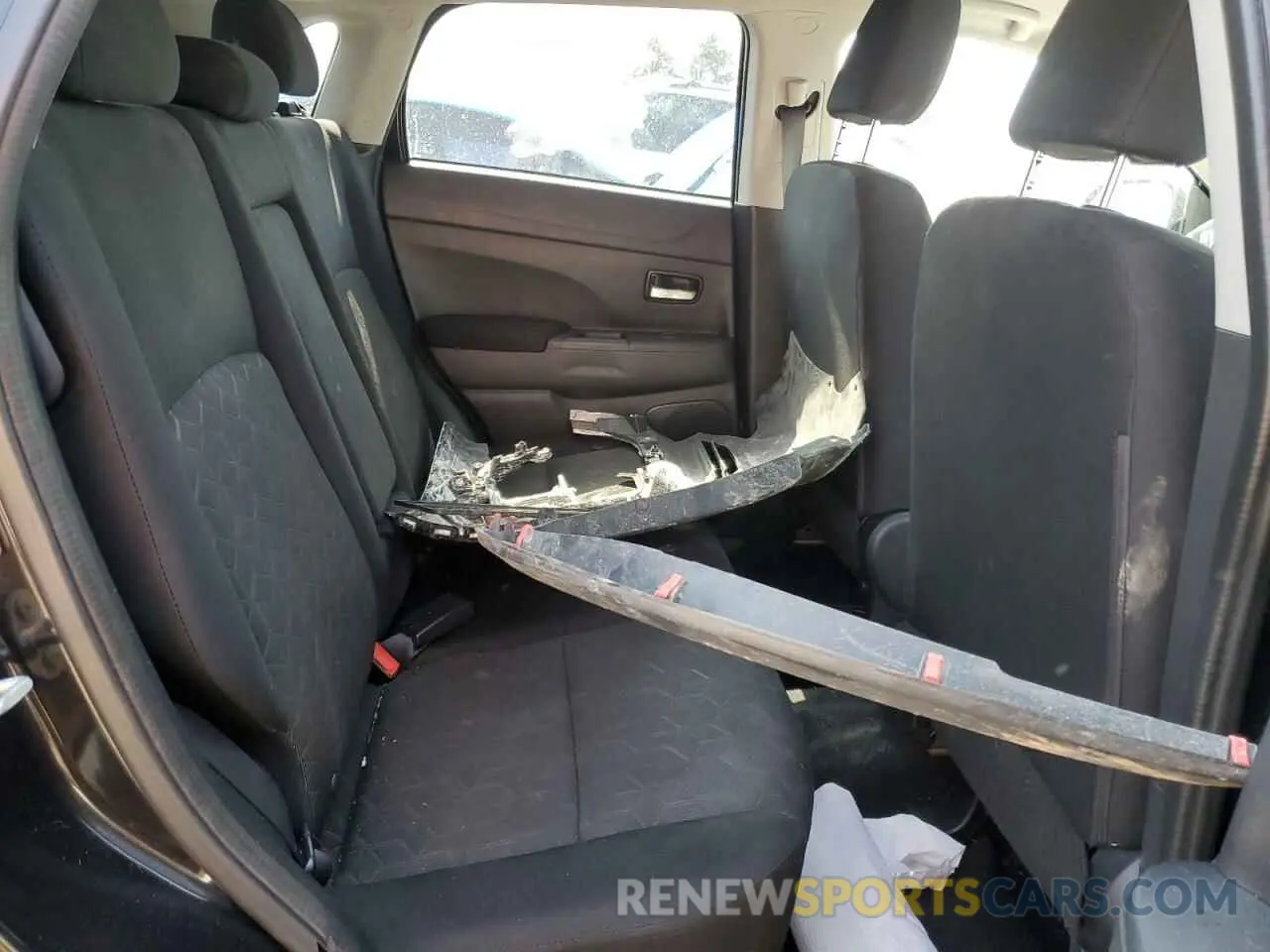 11 Photograph of a damaged car JA4AP3AU3LU022617 MITSUBISHI OUTLANDER 2020