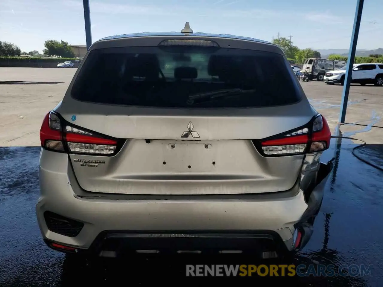 6 Photograph of a damaged car JA4AP3AU3LU026604 MITSUBISHI OUTLANDER 2020