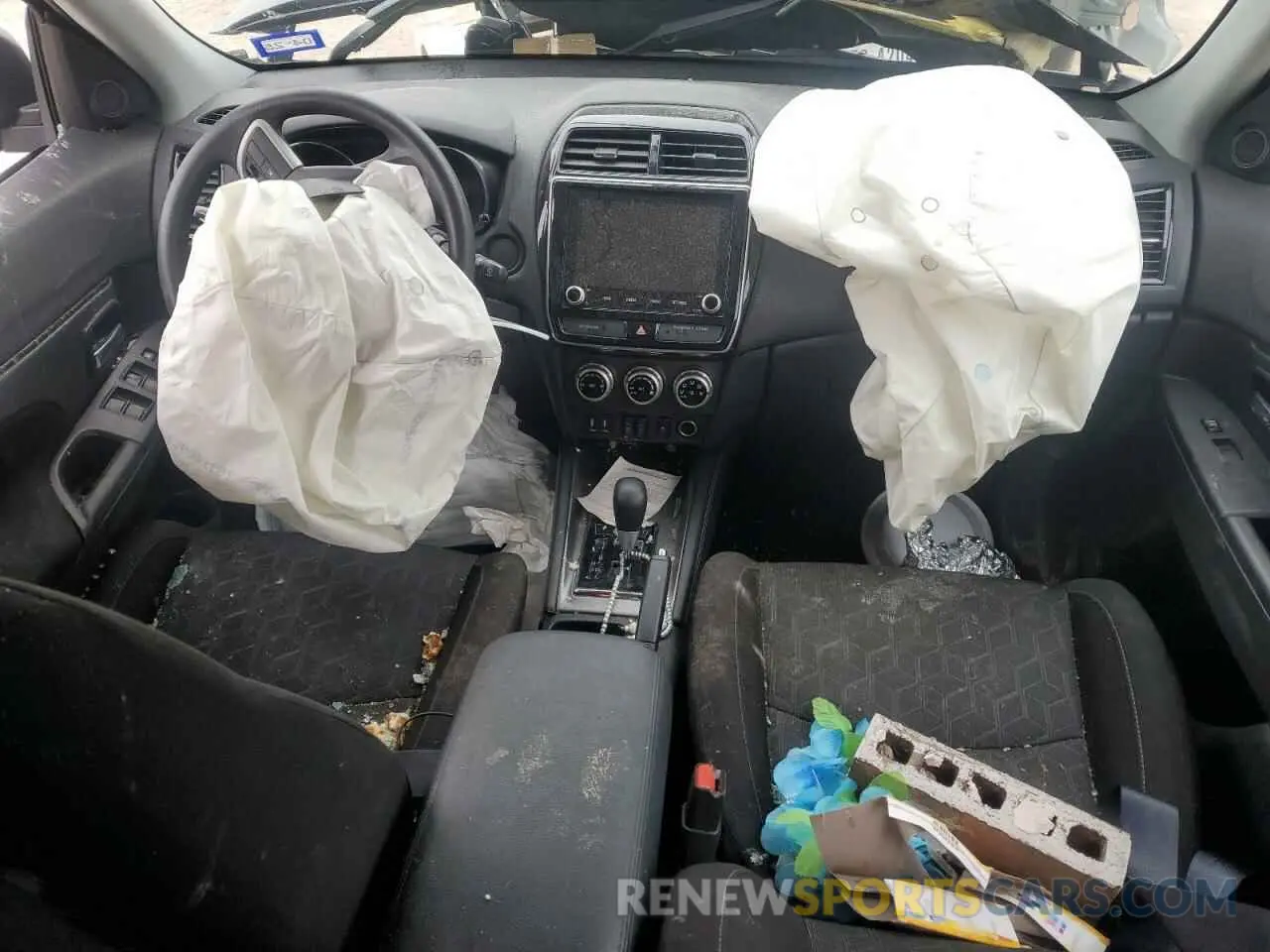 8 Photograph of a damaged car JA4AP3AU3LU031298 MITSUBISHI OUTLANDER 2020
