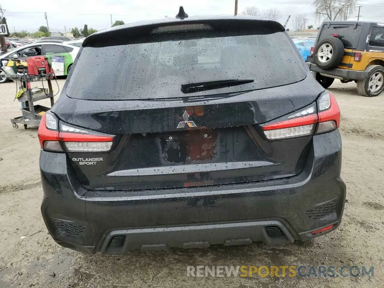 6 Photograph of a damaged car JA4AP3AU6LU004936 MITSUBISHI OUTLANDER 2020