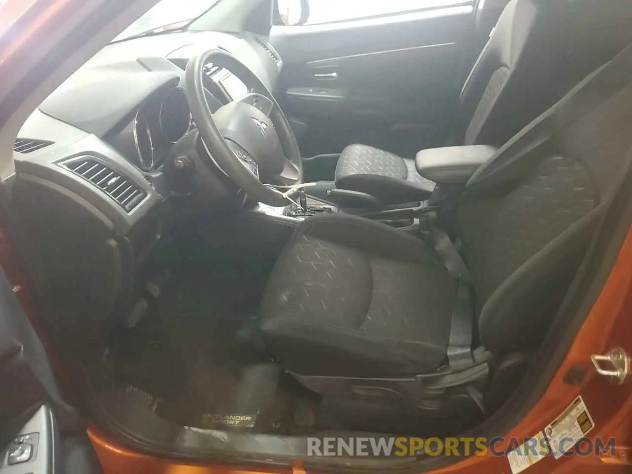 7 Photograph of a damaged car JA4AP3AU8LU001472 MITSUBISHI OUTLANDER 2020