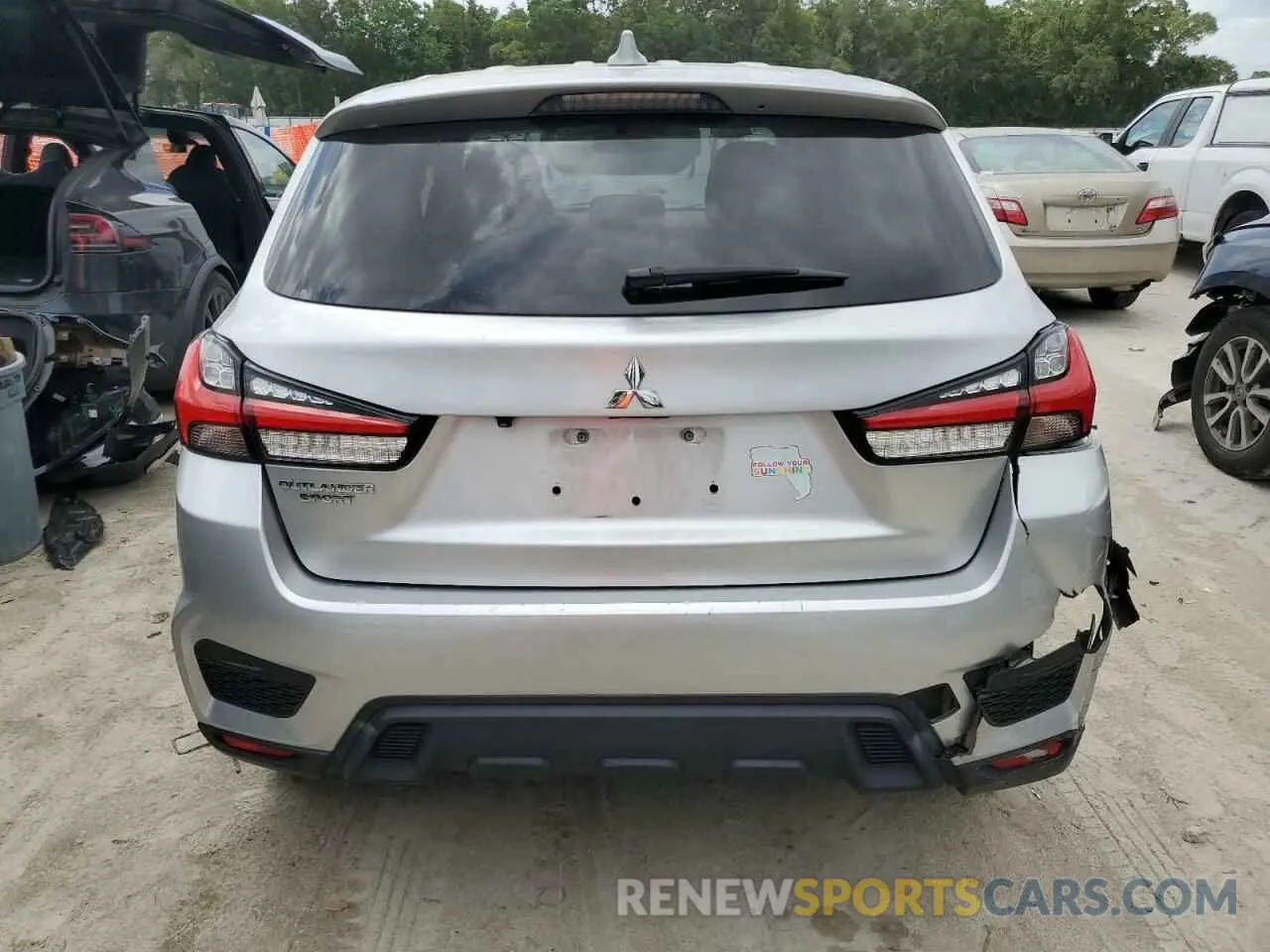 6 Photograph of a damaged car JA4AP3AU9LU012724 MITSUBISHI OUTLANDER 2020