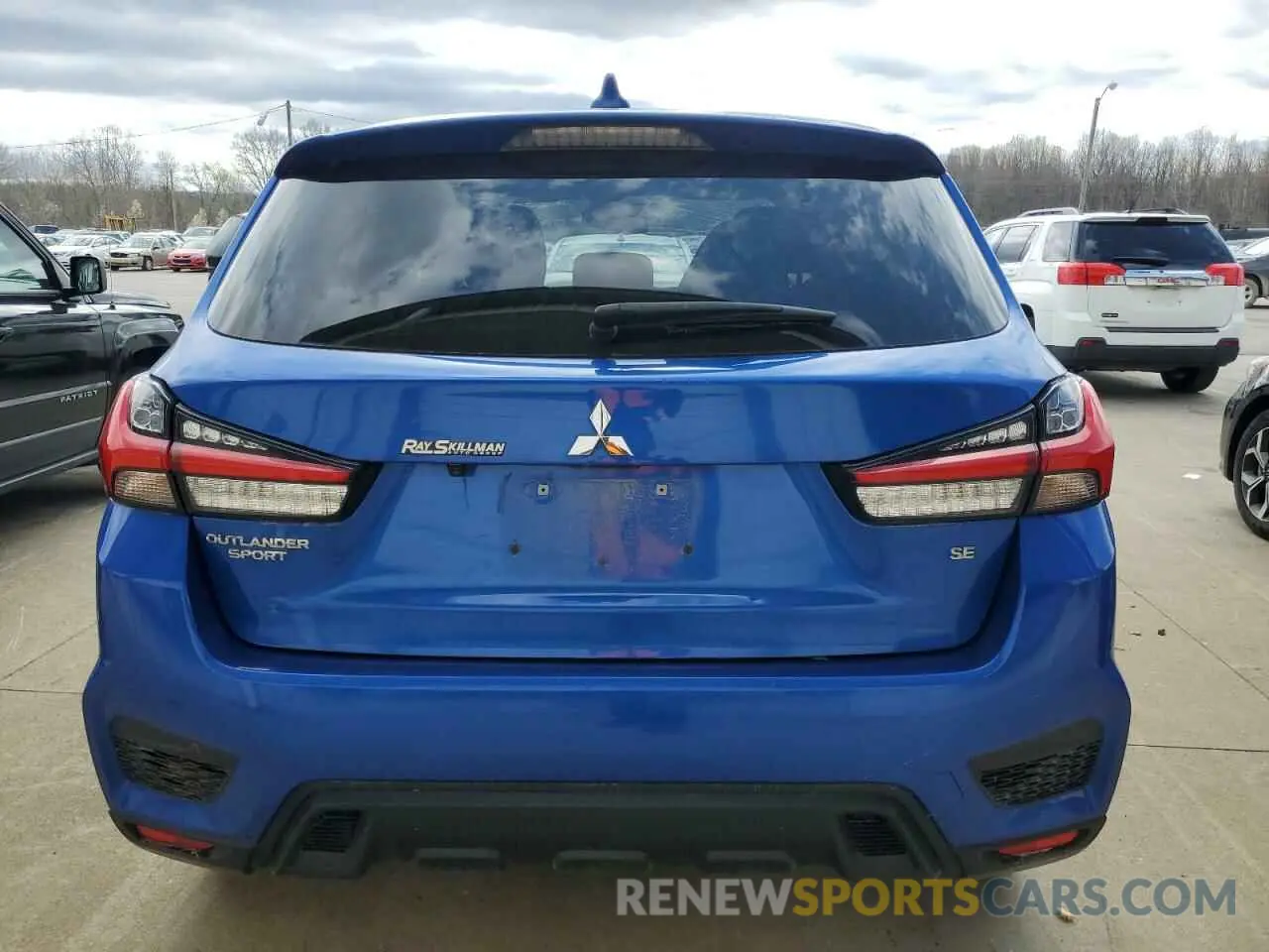 6 Photograph of a damaged car JA4AP4AU5LU029848 MITSUBISHI OUTLANDER 2020