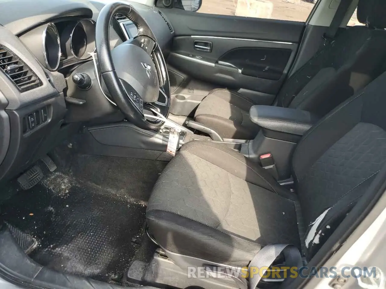 7 Photograph of a damaged car JA4AP4AU8LU008346 MITSUBISHI OUTLANDER 2020